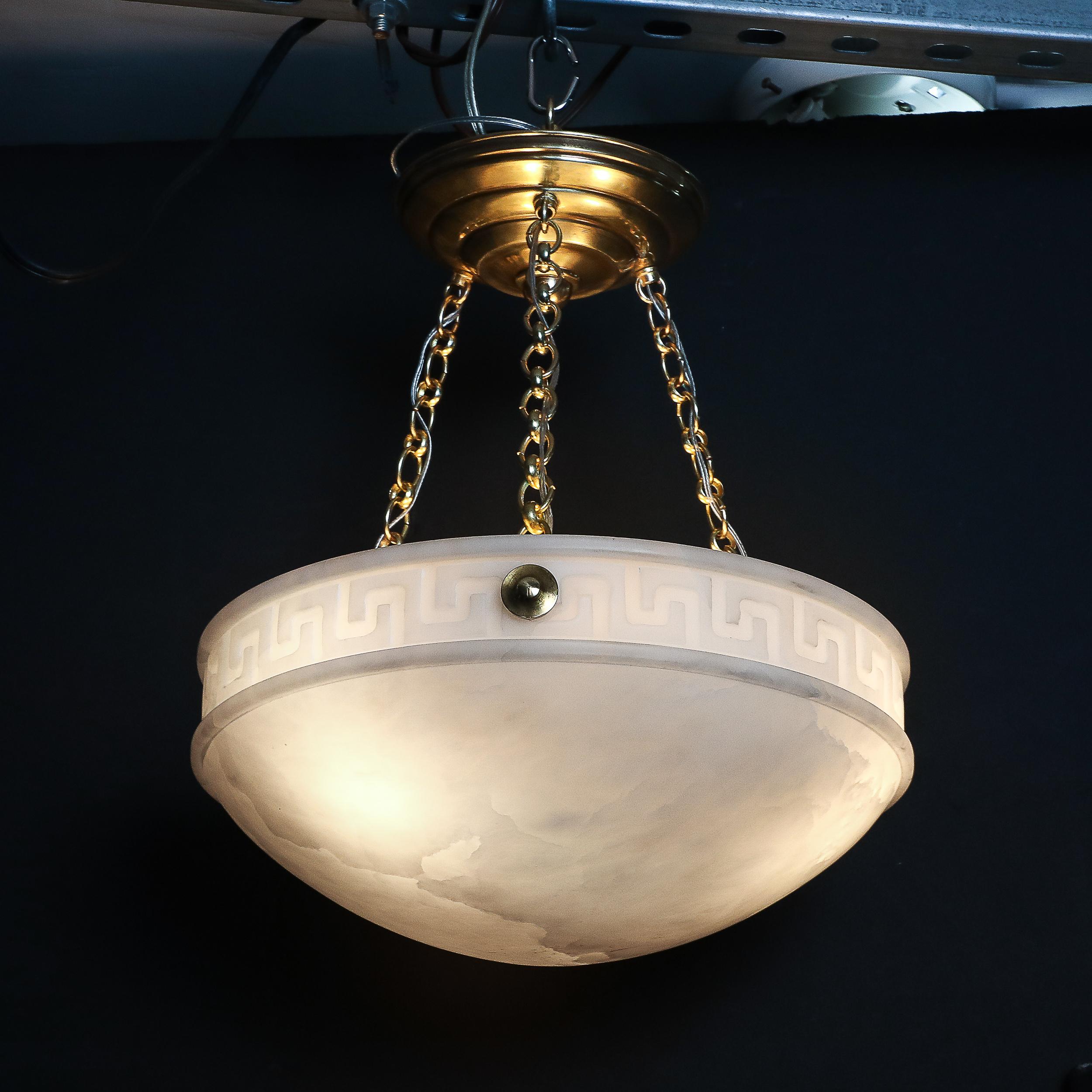 Araña colgante Art Déco de alabastro con detalles de llave griega y accesorios de latón en venta 10