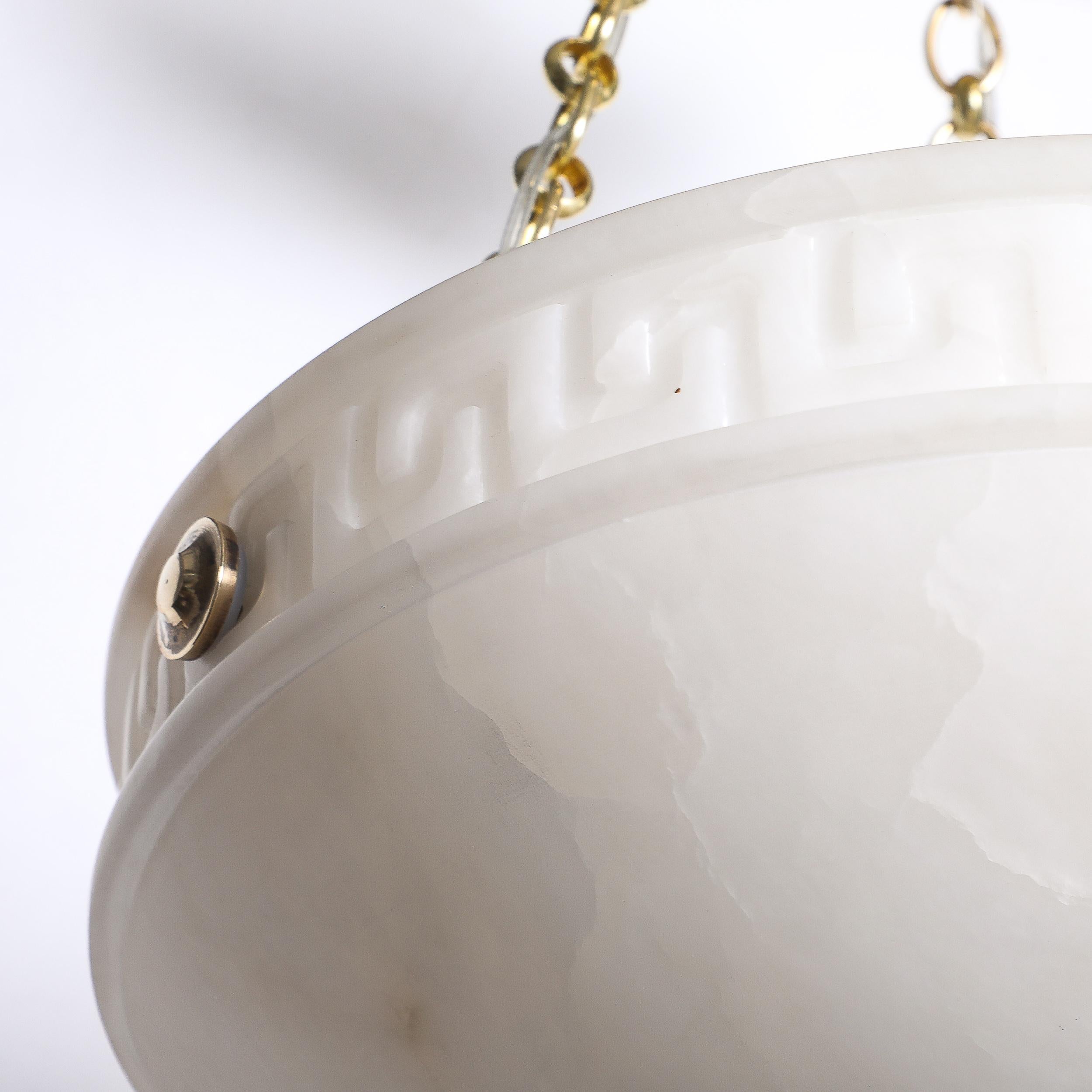 Araña colgante Art Déco de alabastro con detalles de llave griega y accesorios de latón en venta 1