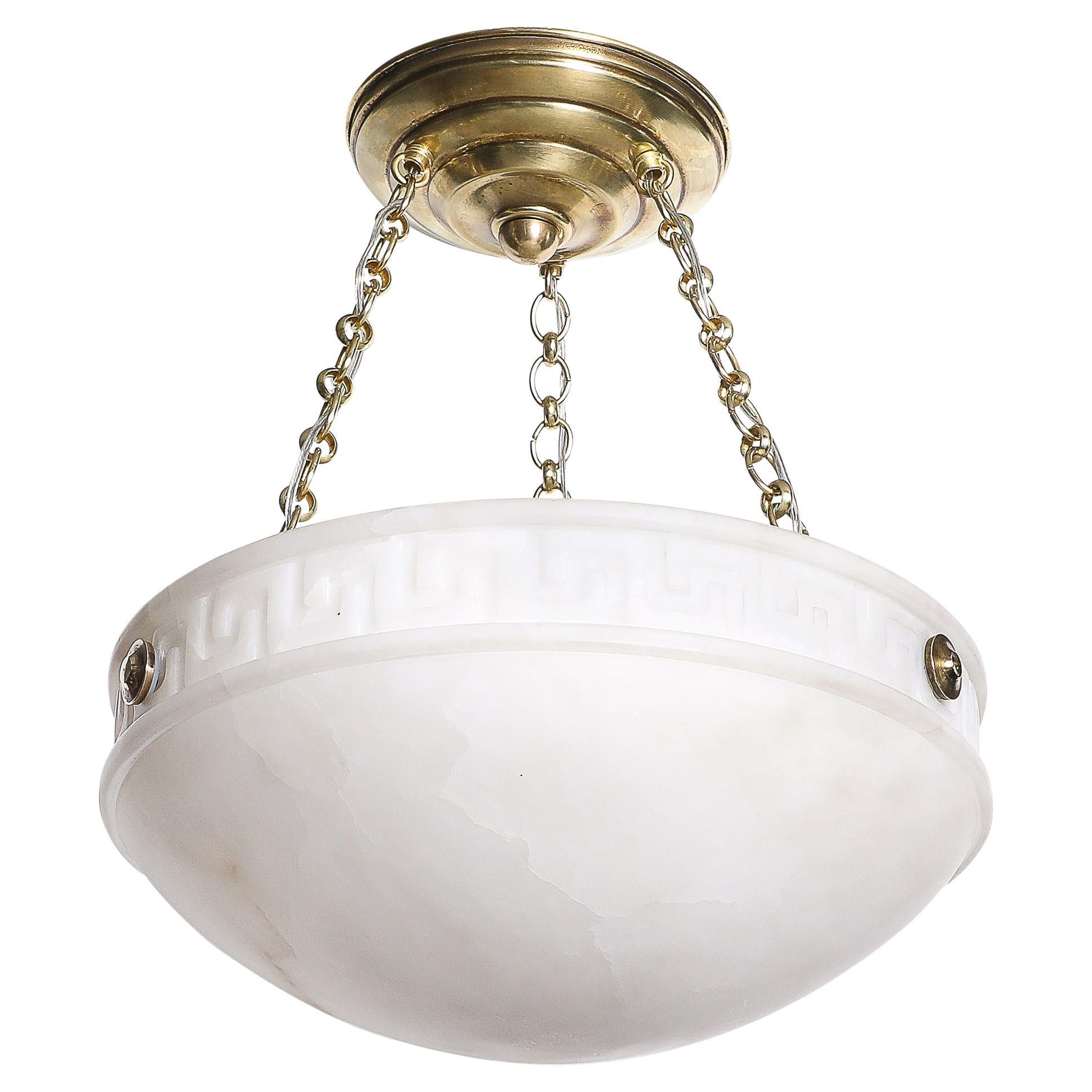 Araña colgante Art Déco de alabastro con detalles de llave griega y accesorios de latón en venta