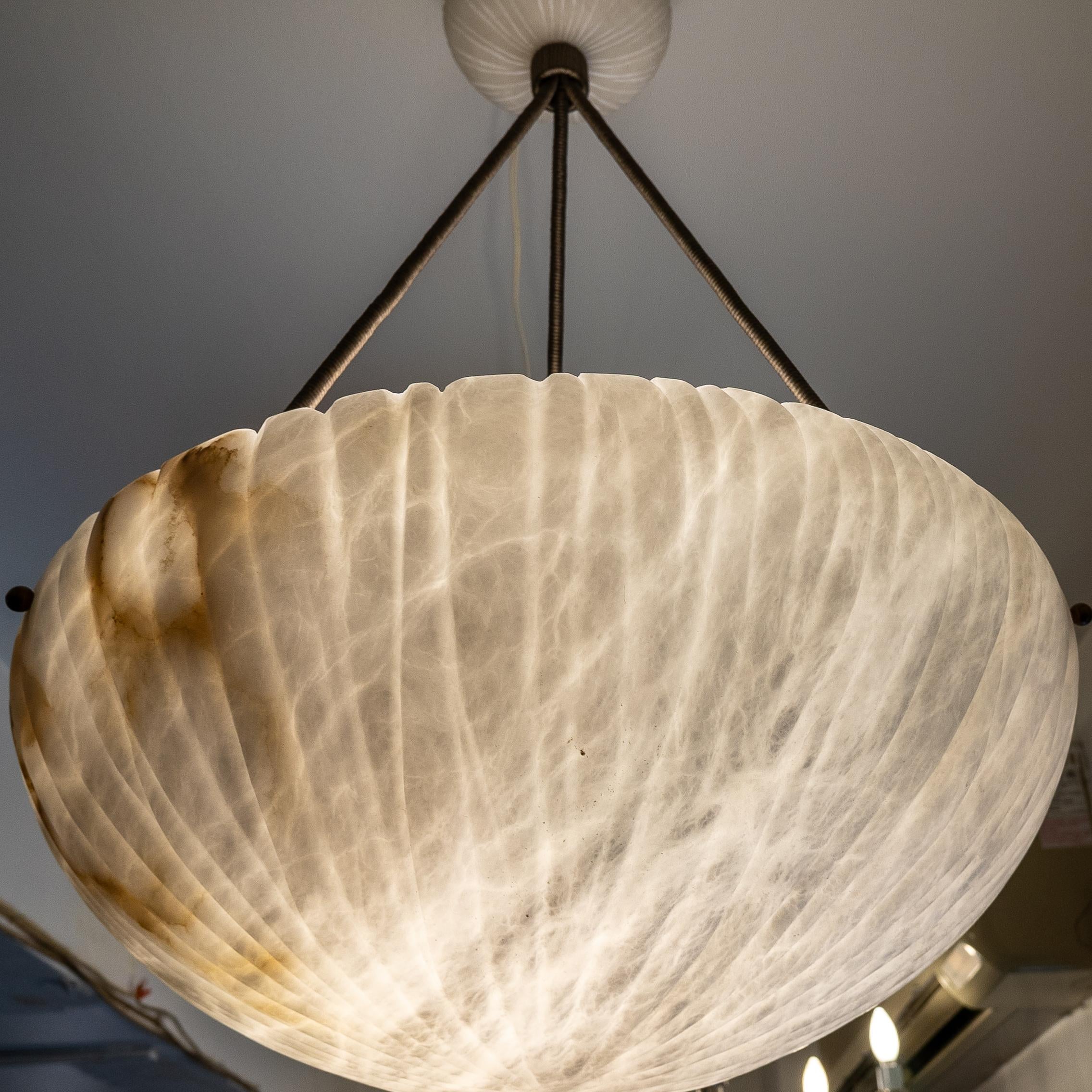 20ième siècle Lampe à suspension Art Déco albâtre en vente