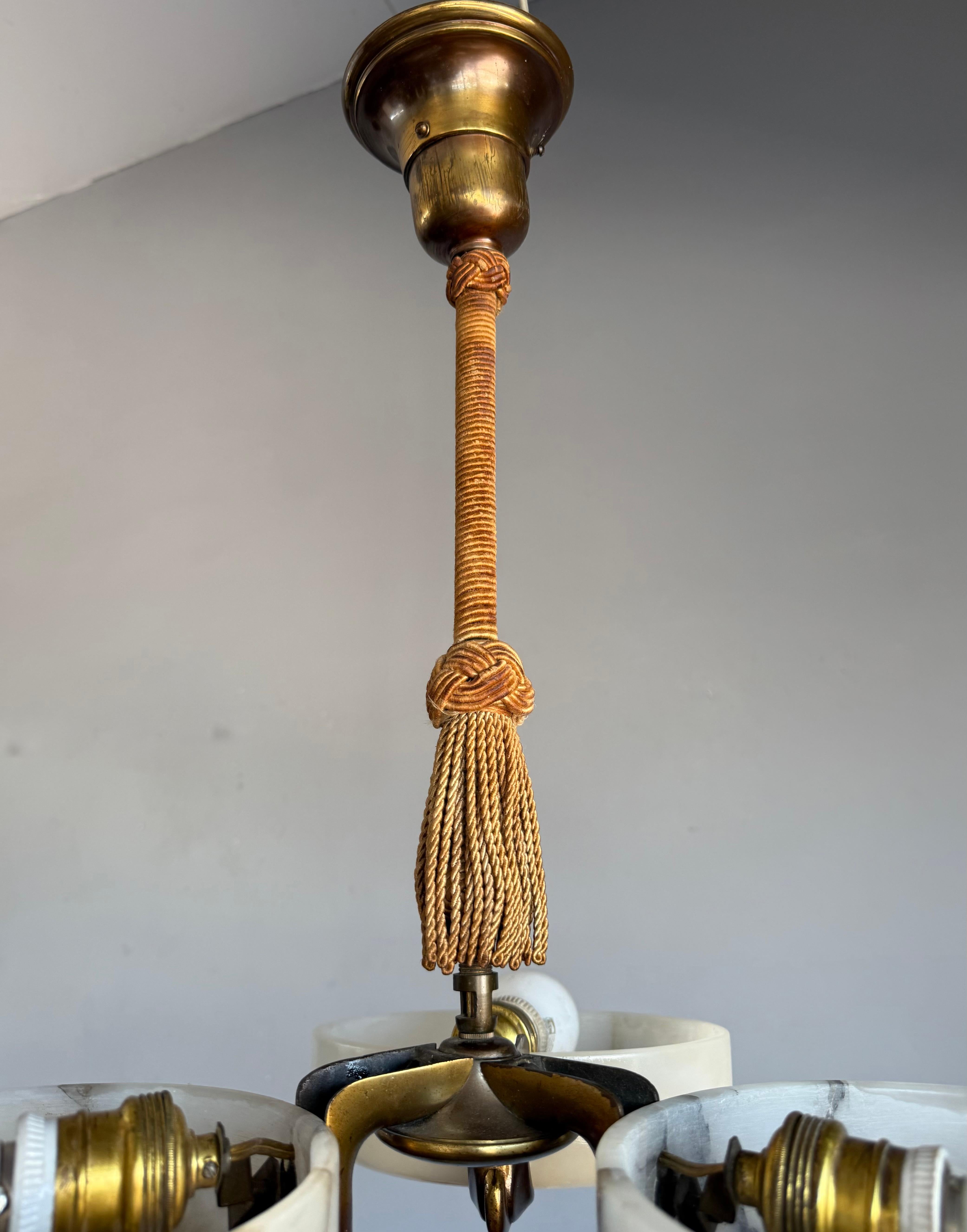 Stunning and Rare Art Deco Alabaster Chandelier, early 20th Century, Italy For Sale 4