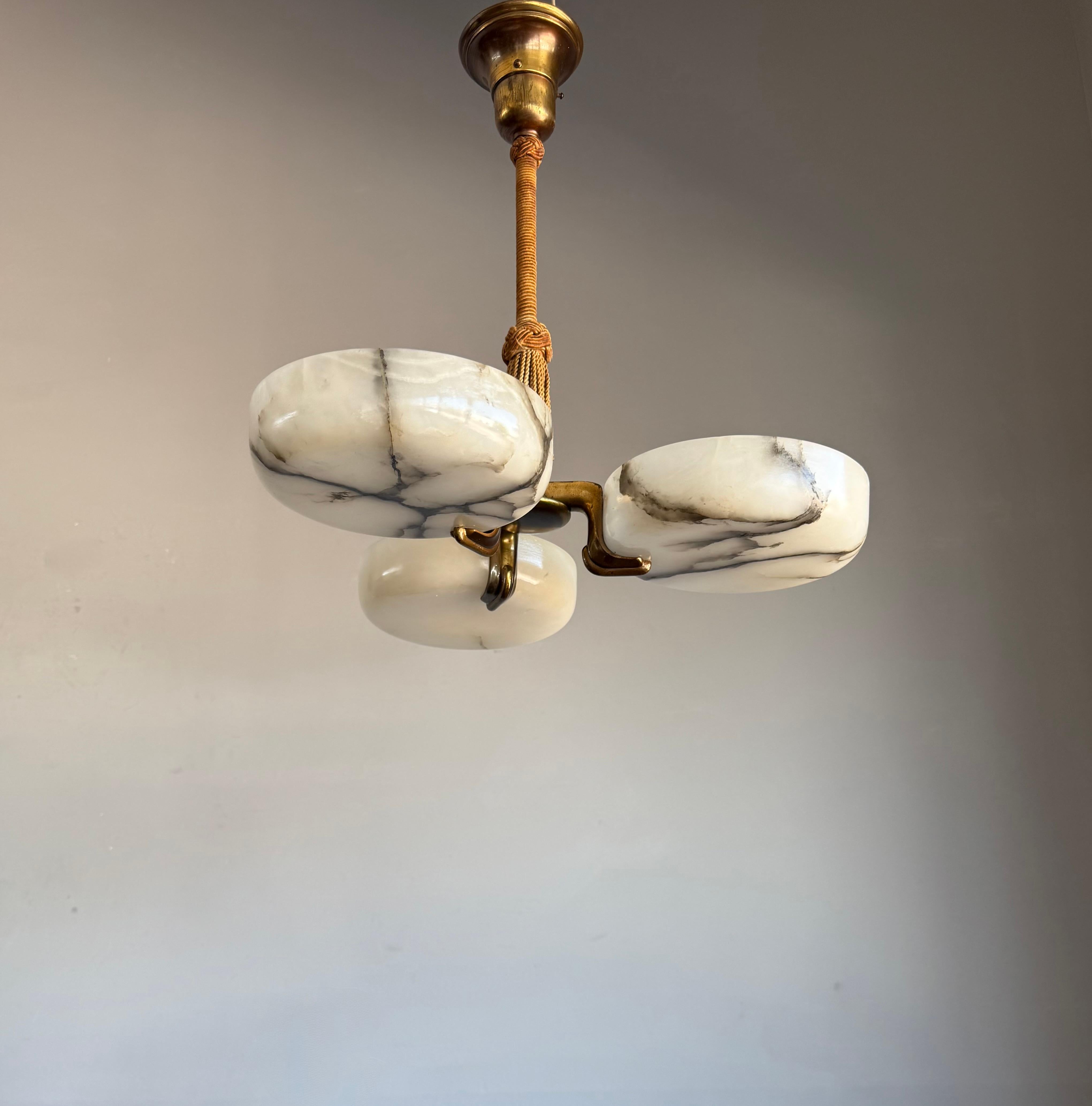 Stunning and Rare Art Deco Alabaster Chandelier, early 20th Century, Italy For Sale 5