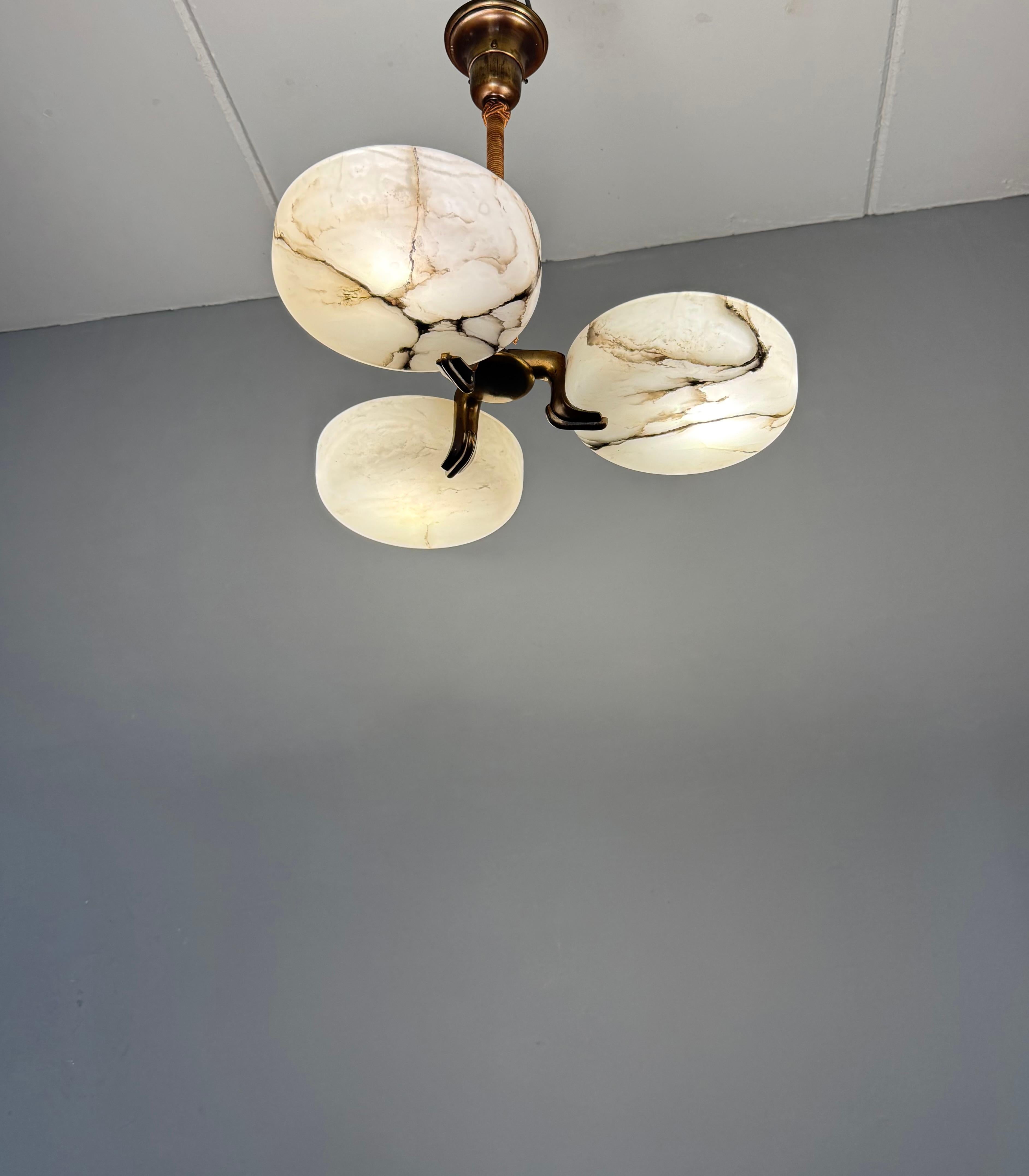 Stunning and Rare Art Deco Alabaster Chandelier, early 20th Century, Italy For Sale 8