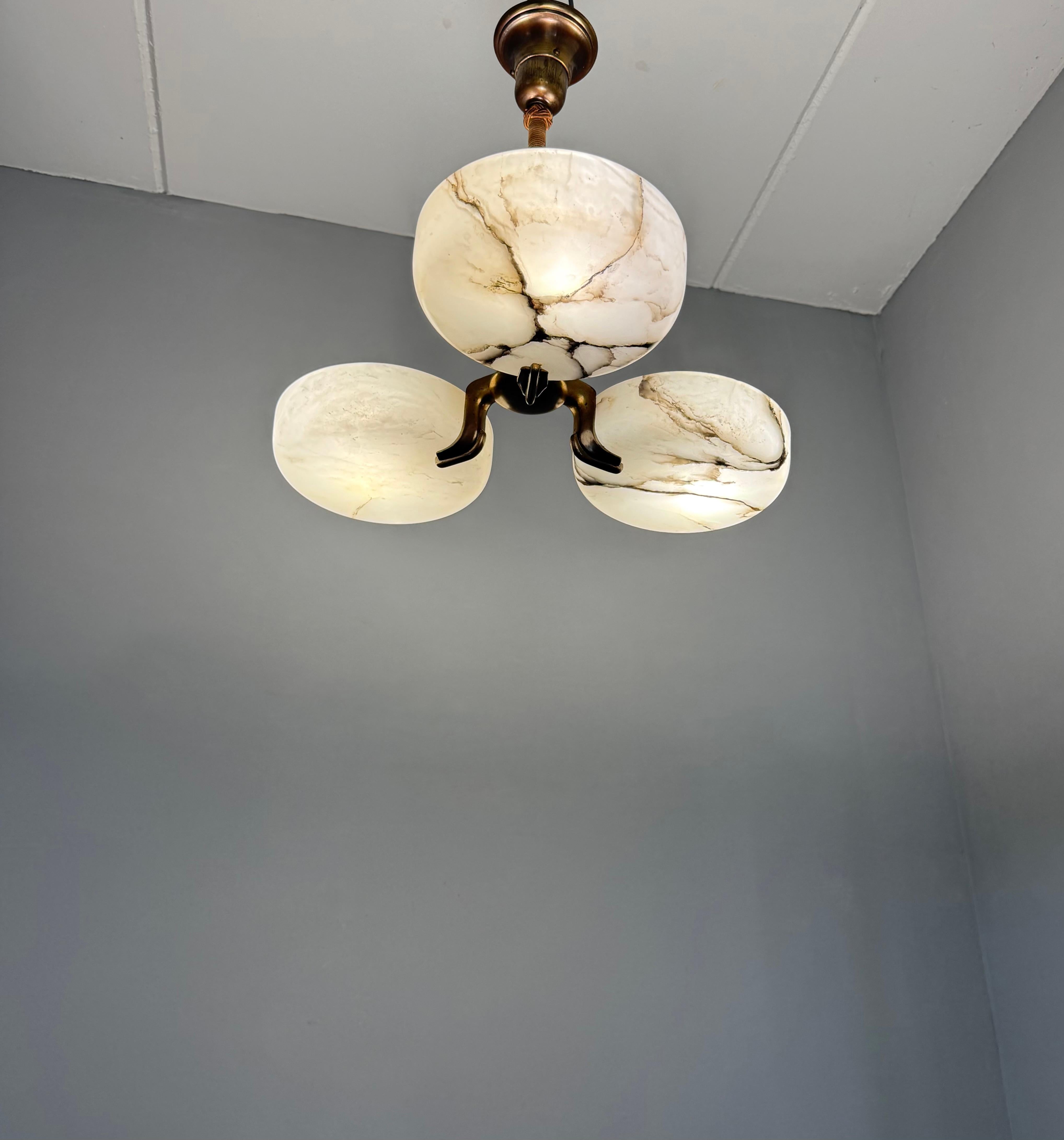 Stunning and Rare Art Deco Alabaster Chandelier, early 20th Century, Italy For Sale 9