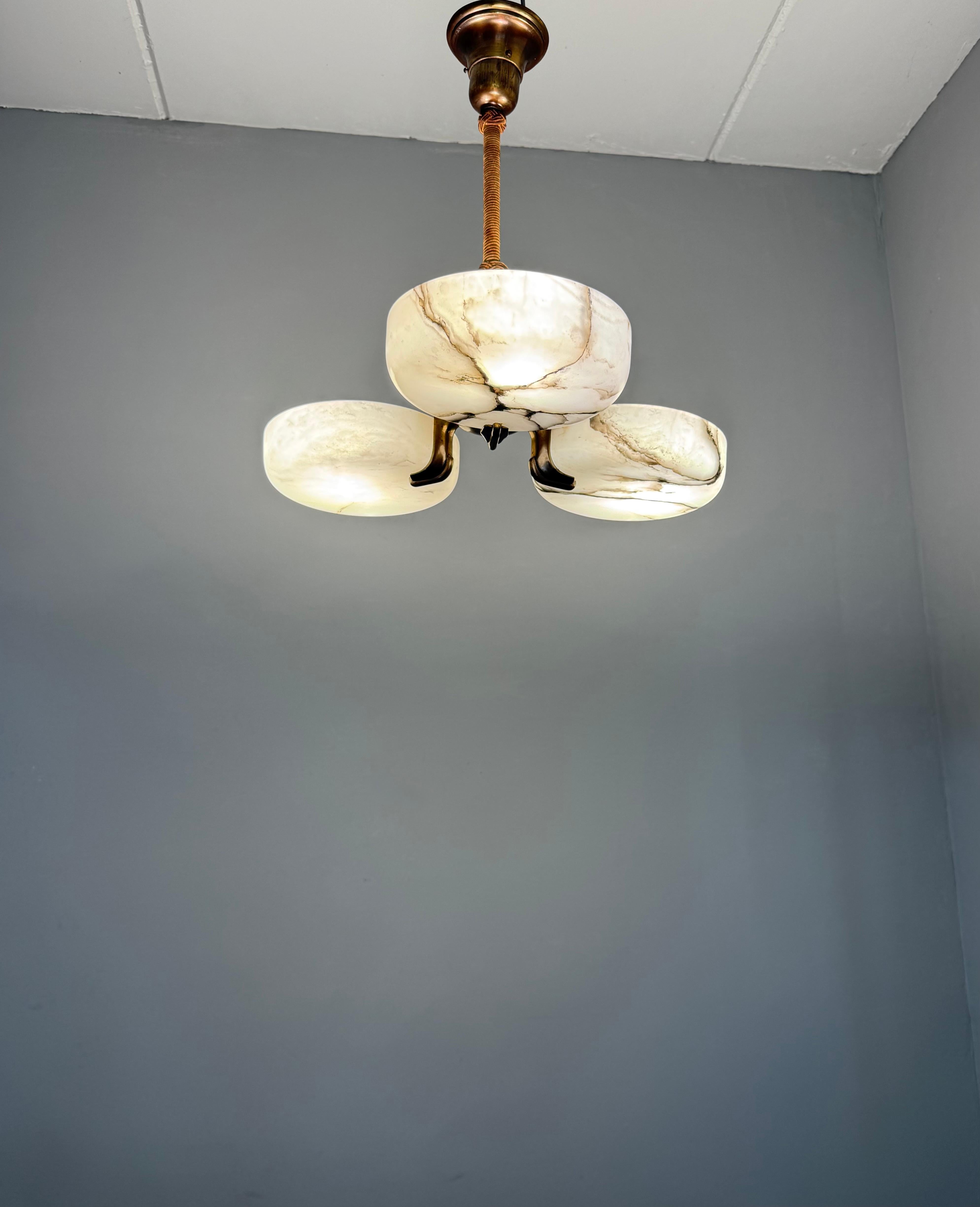Stunning and Rare Art Deco Alabaster Chandelier, early 20th Century, Italy For Sale 10
