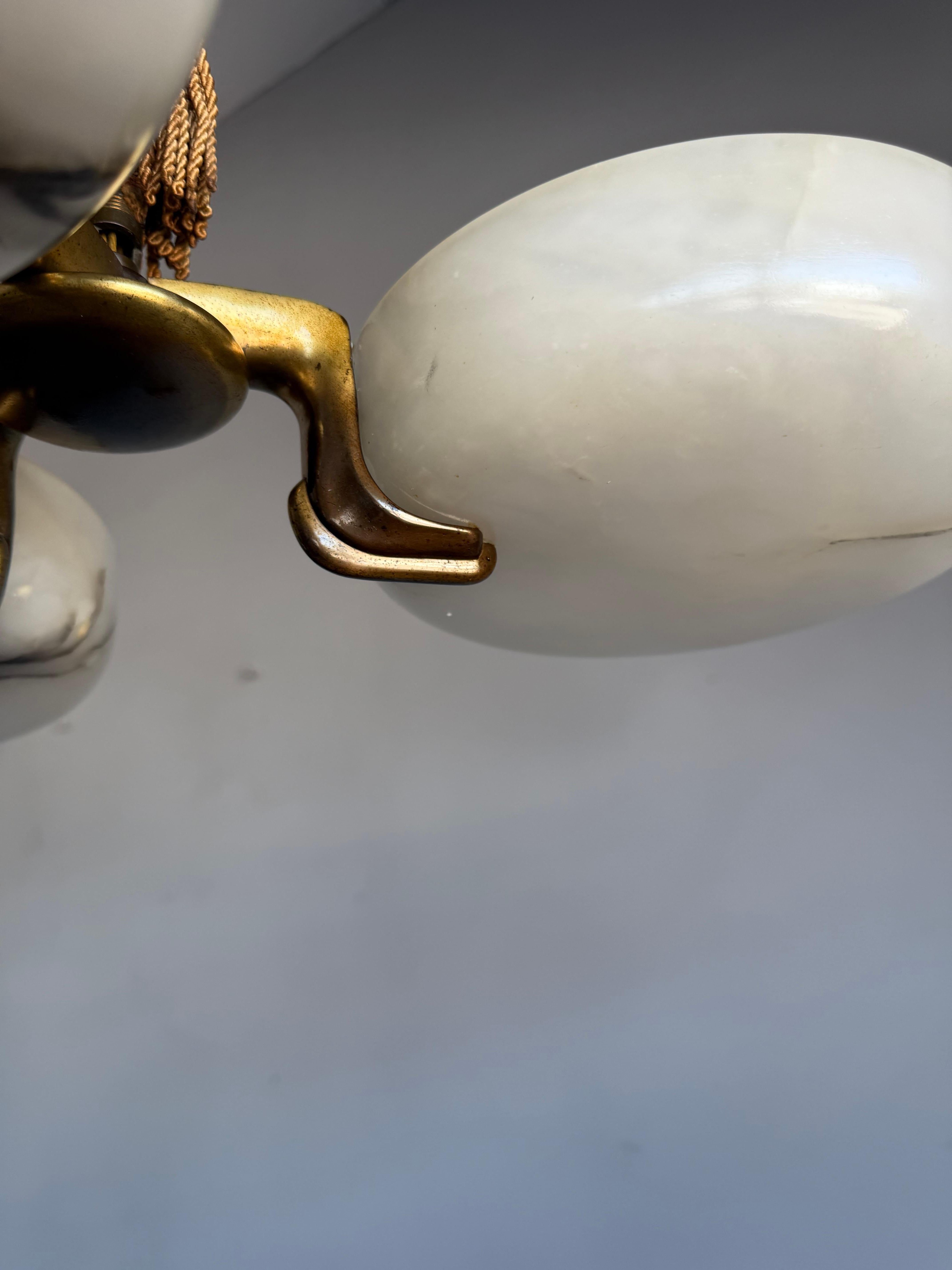 Stunning and Rare Art Deco Alabaster Chandelier, early 20th Century, Italy For Sale 1