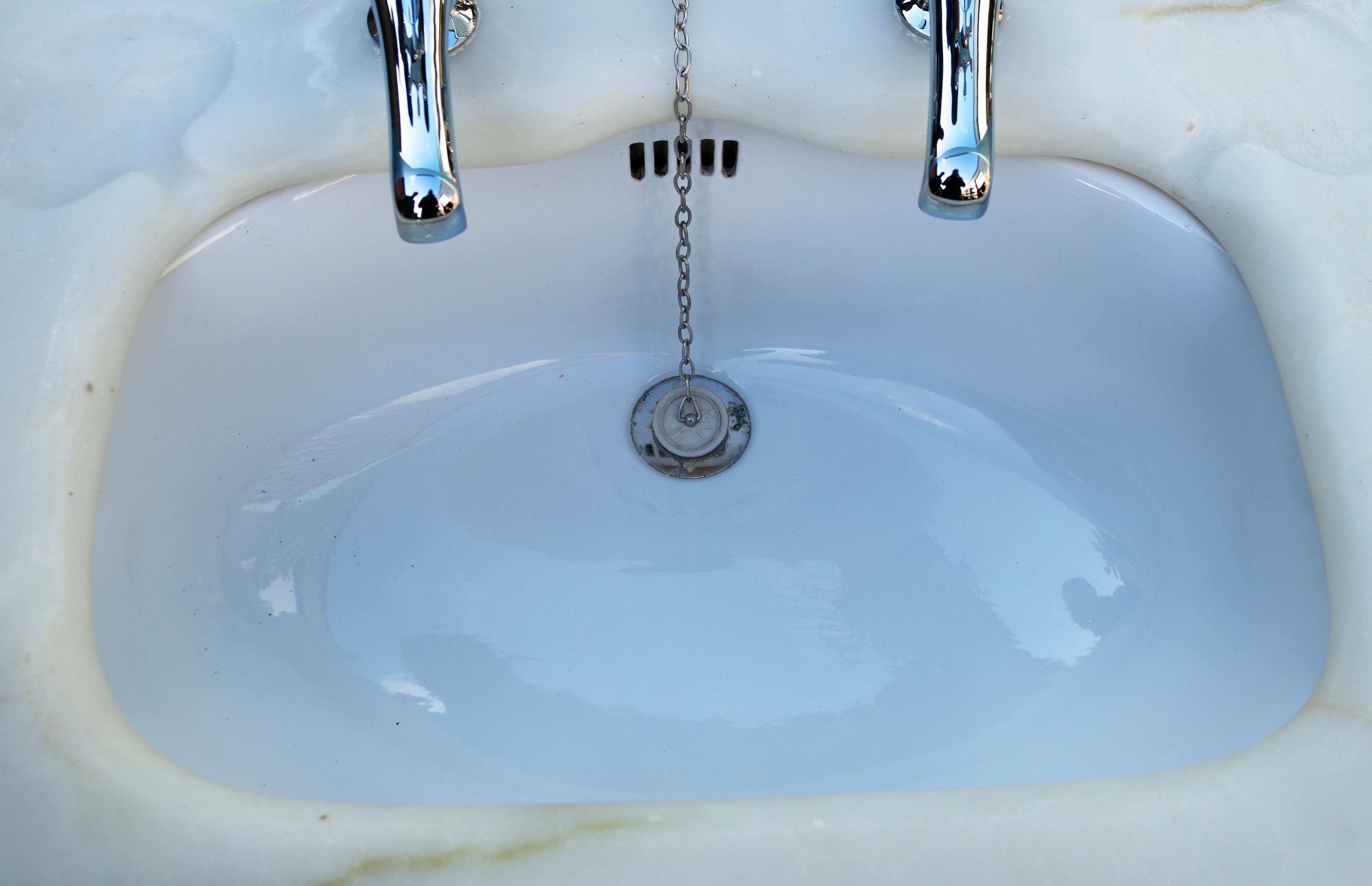 Alabaster-Waschbecken mit Ständer im Art déco-Stil (20. Jahrhundert) im Angebot