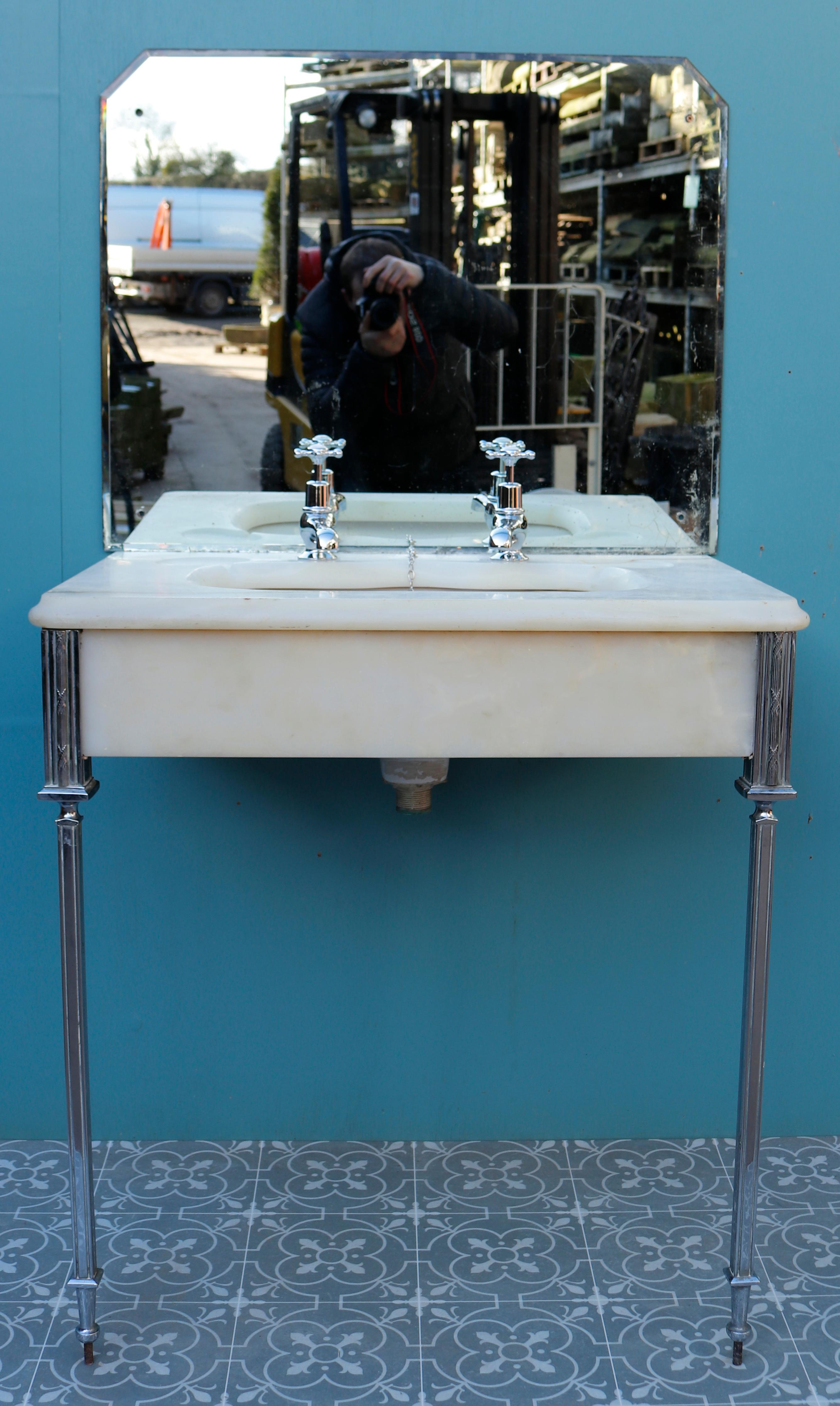 Alabaster-Waschbecken mit Ständer im Art déco-Stil (Spiegel) im Angebot