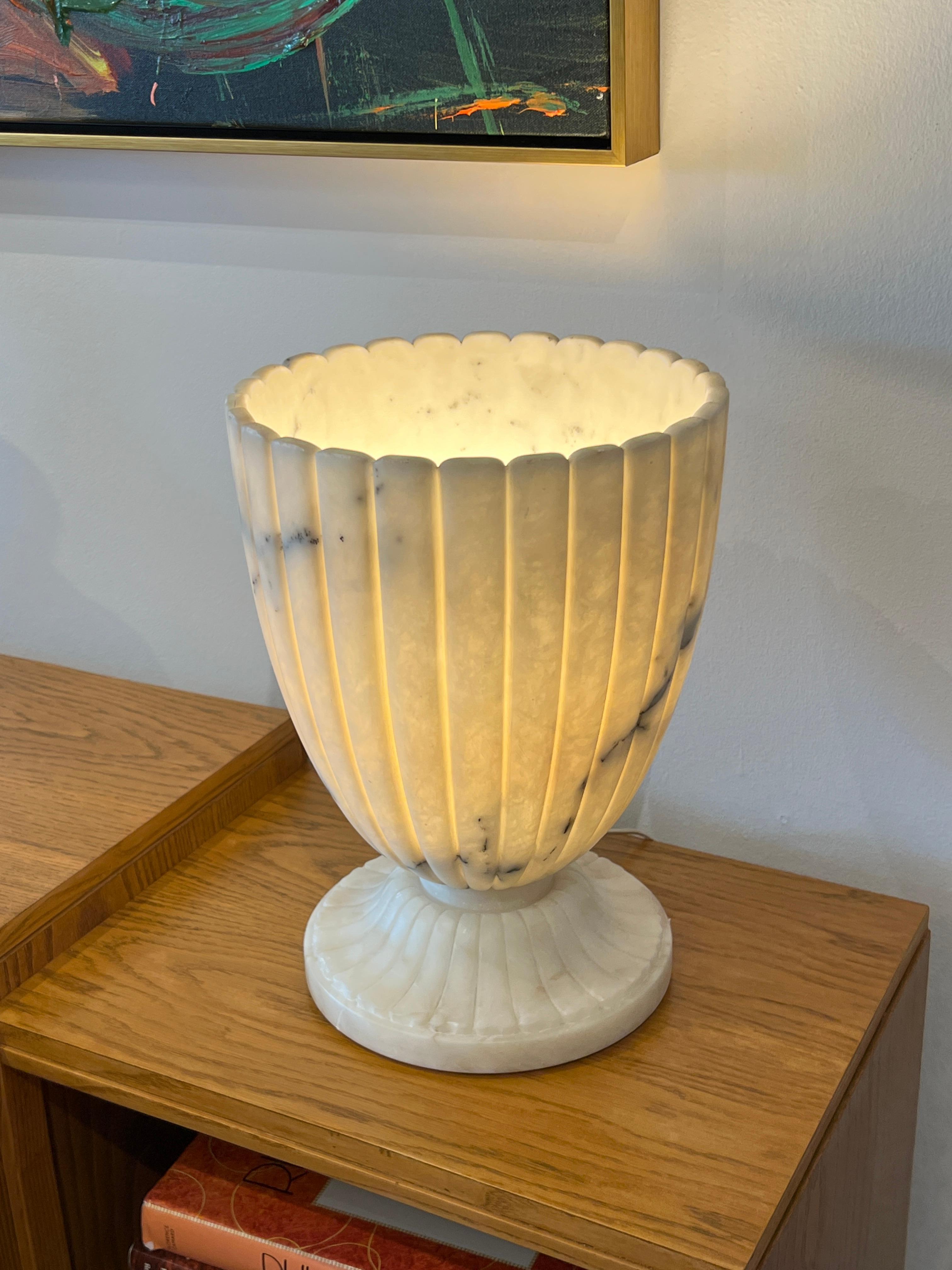 Art déco Lampe de table en albâtre Art Déco en vente