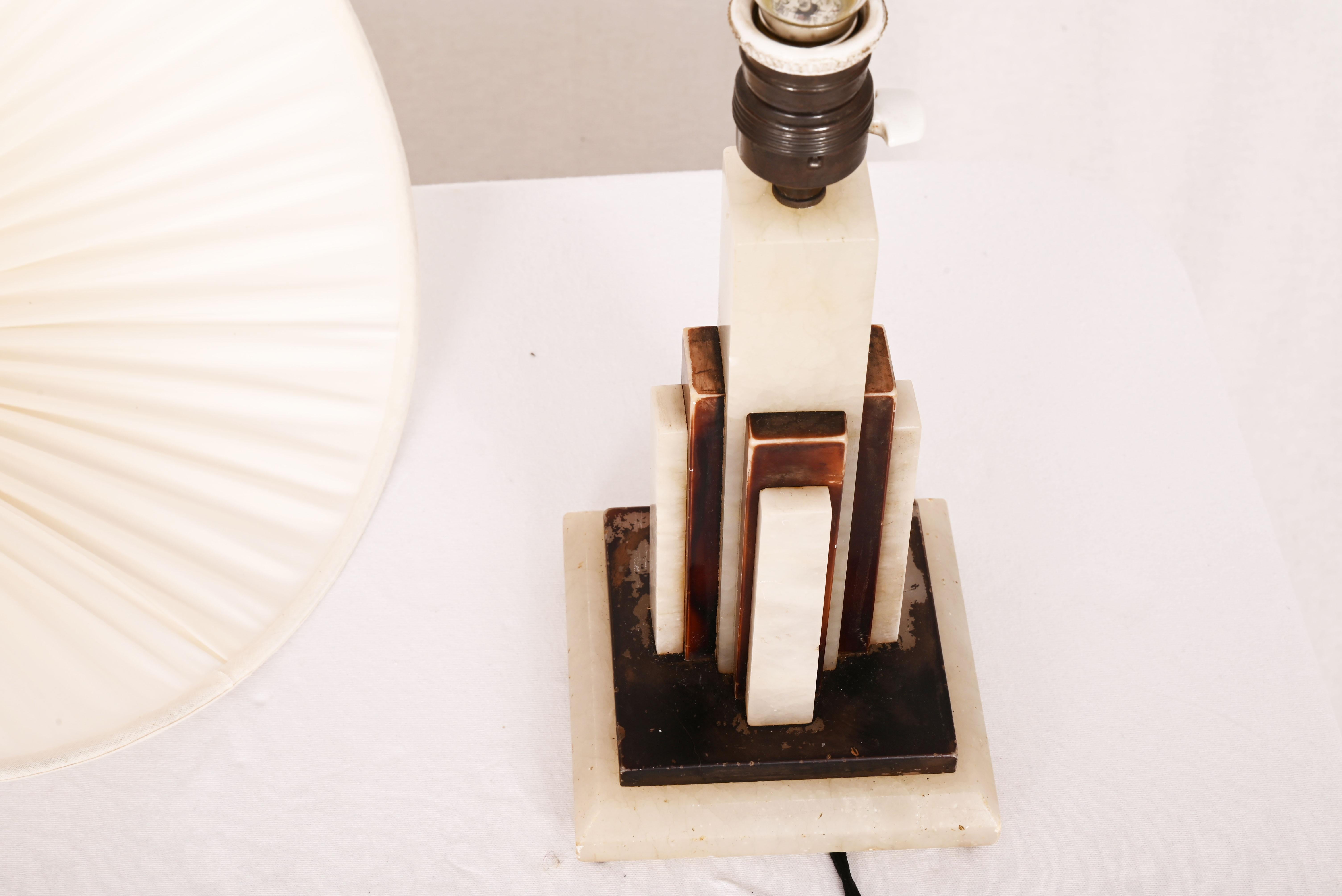 Lampe de table Art Déco en albâtre en vente 1