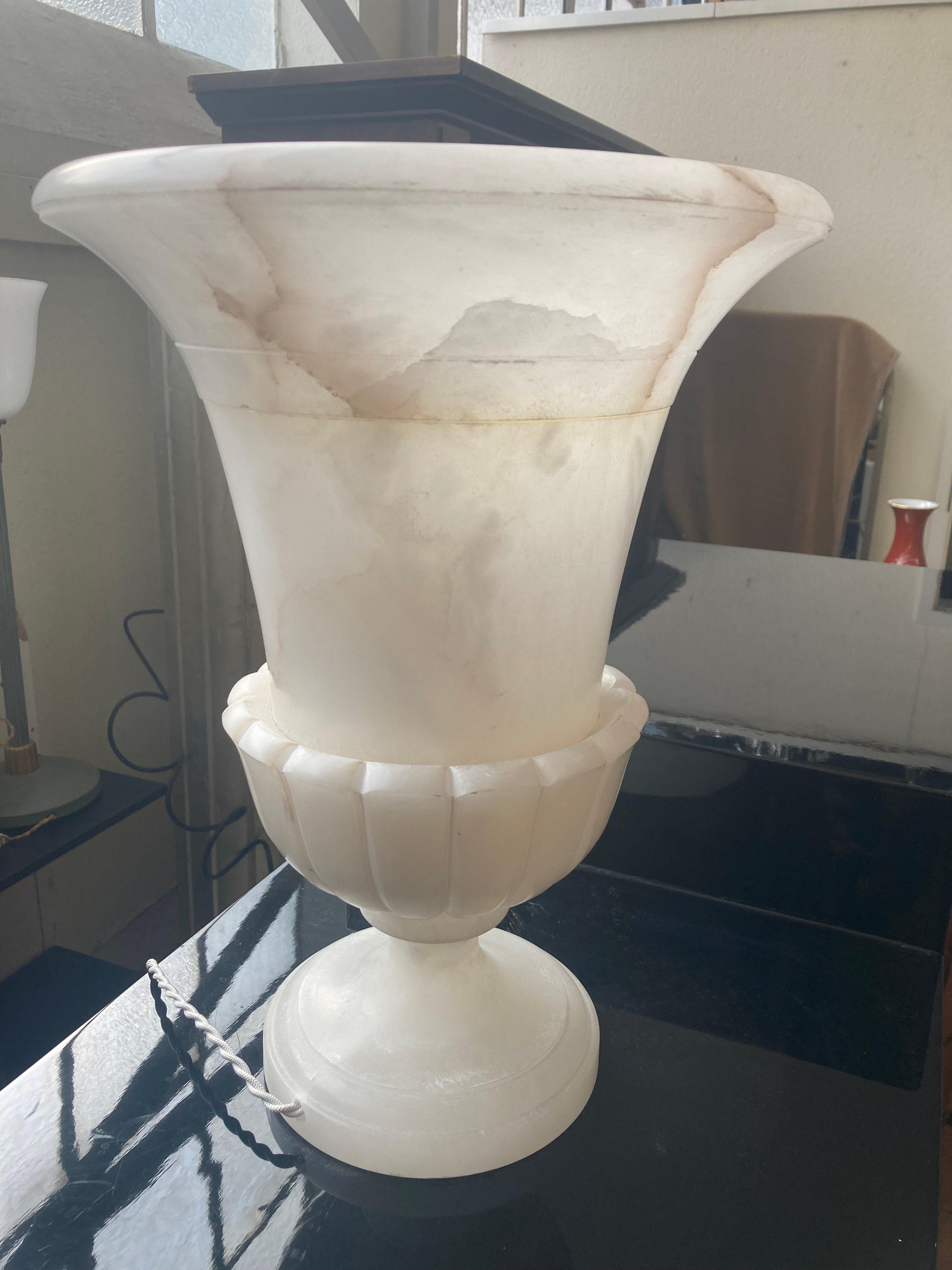 Art Déco Alabaster table lamp. France 1940s.
Thick-walled, beautifully grained Alabaster.
Newly electrified.
