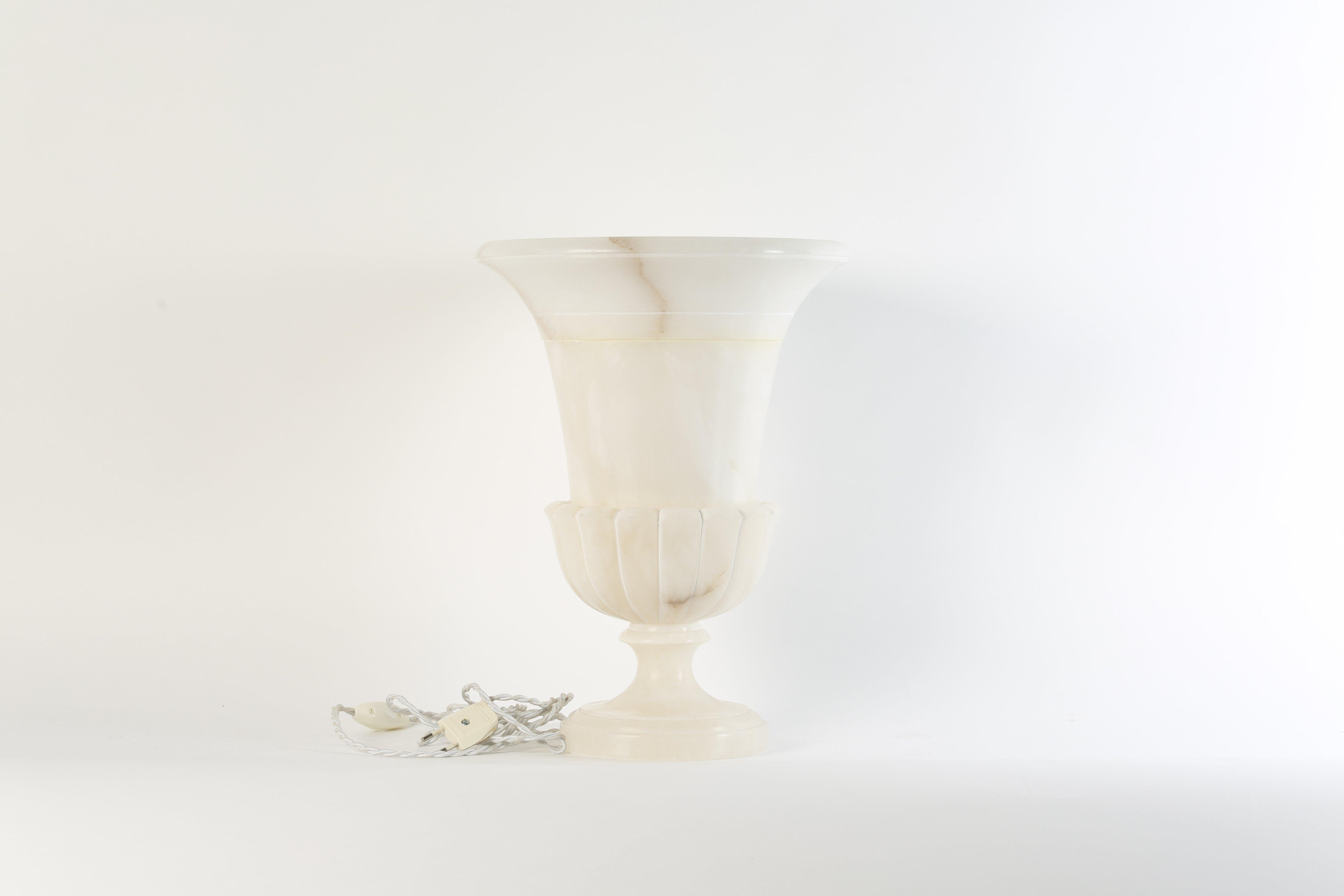 French Art Déco Alabaster table lamp. France 1940s. For Sale