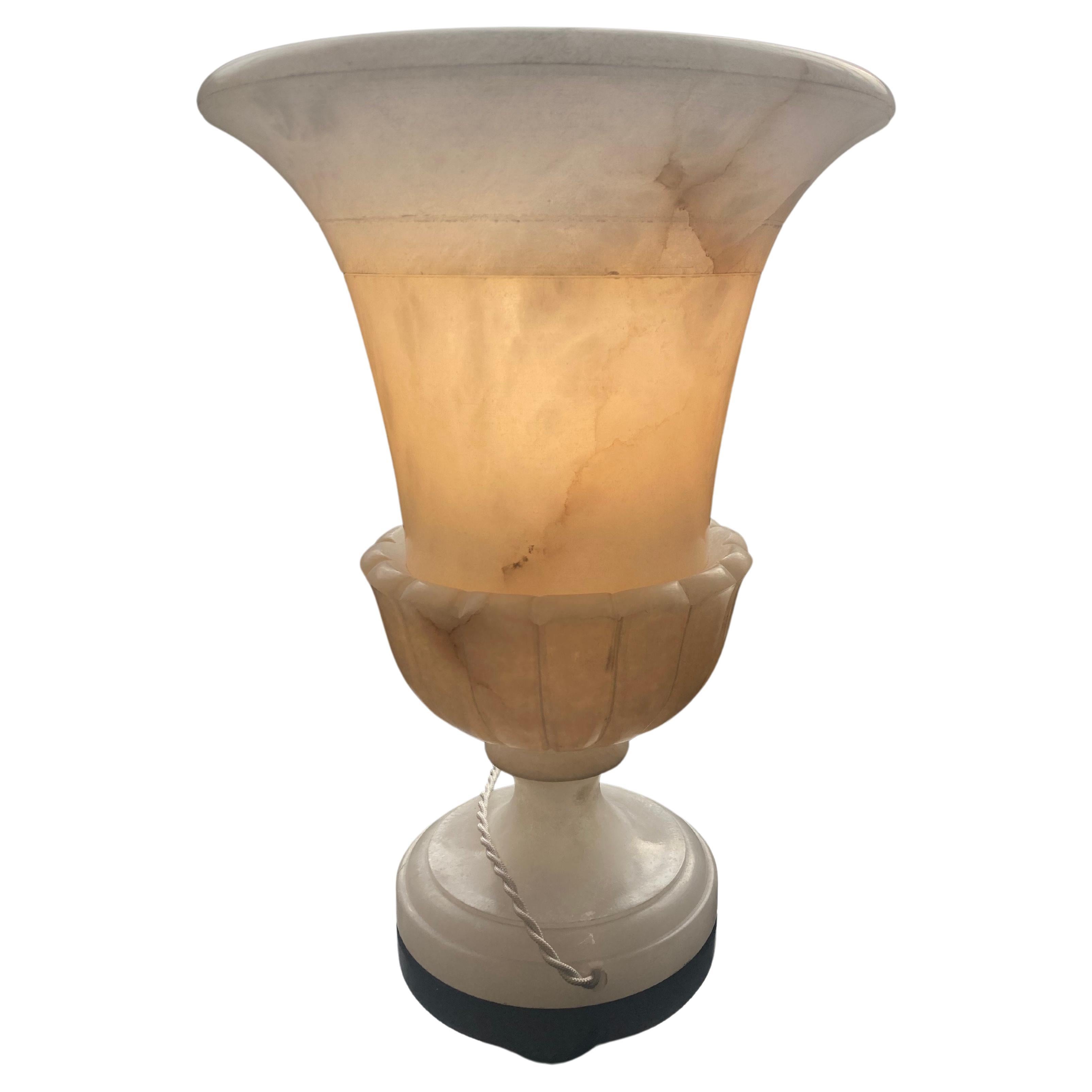 Art Déco Alabaster Tischlampe. Frankreich 1940er Jahre.