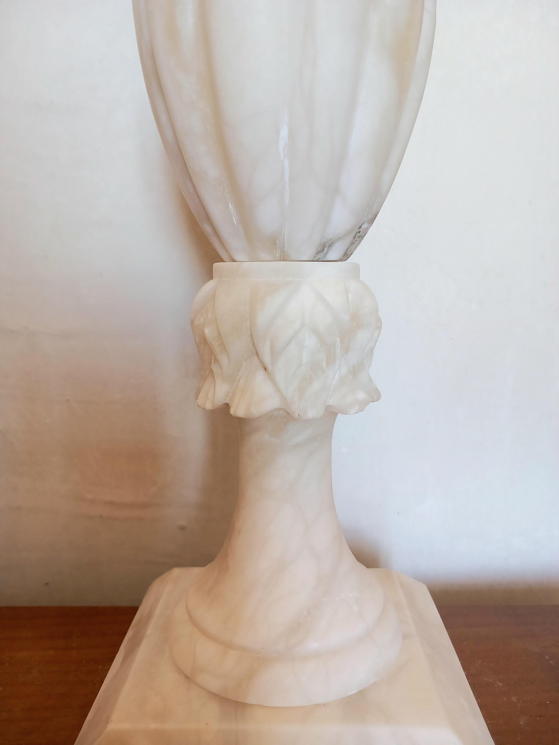 Art-Déco-Tischlampe aus Alabaster, weiße Farbe im Angebot 9
