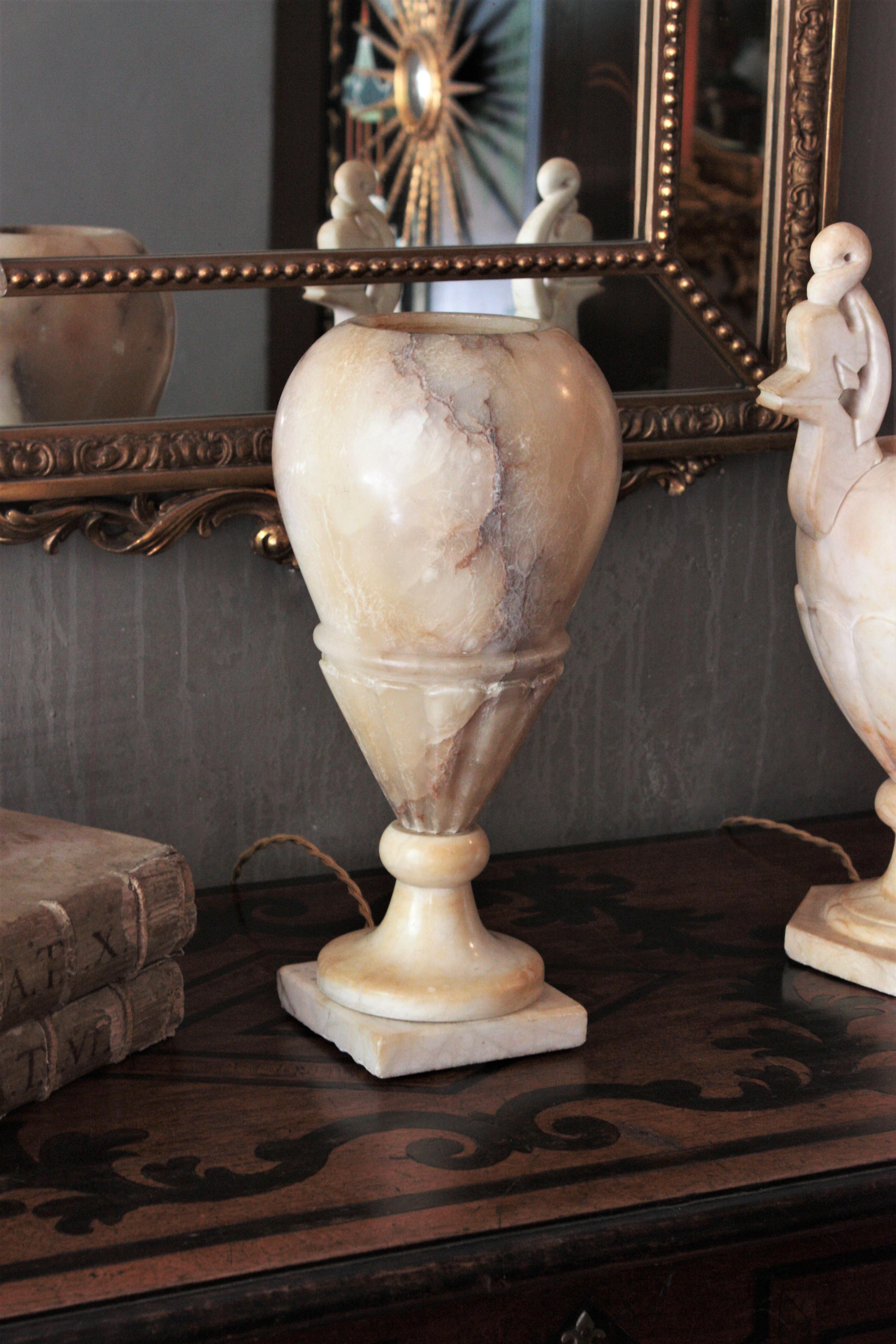Art déco Lampe urne en albâtre Art Déco en vente