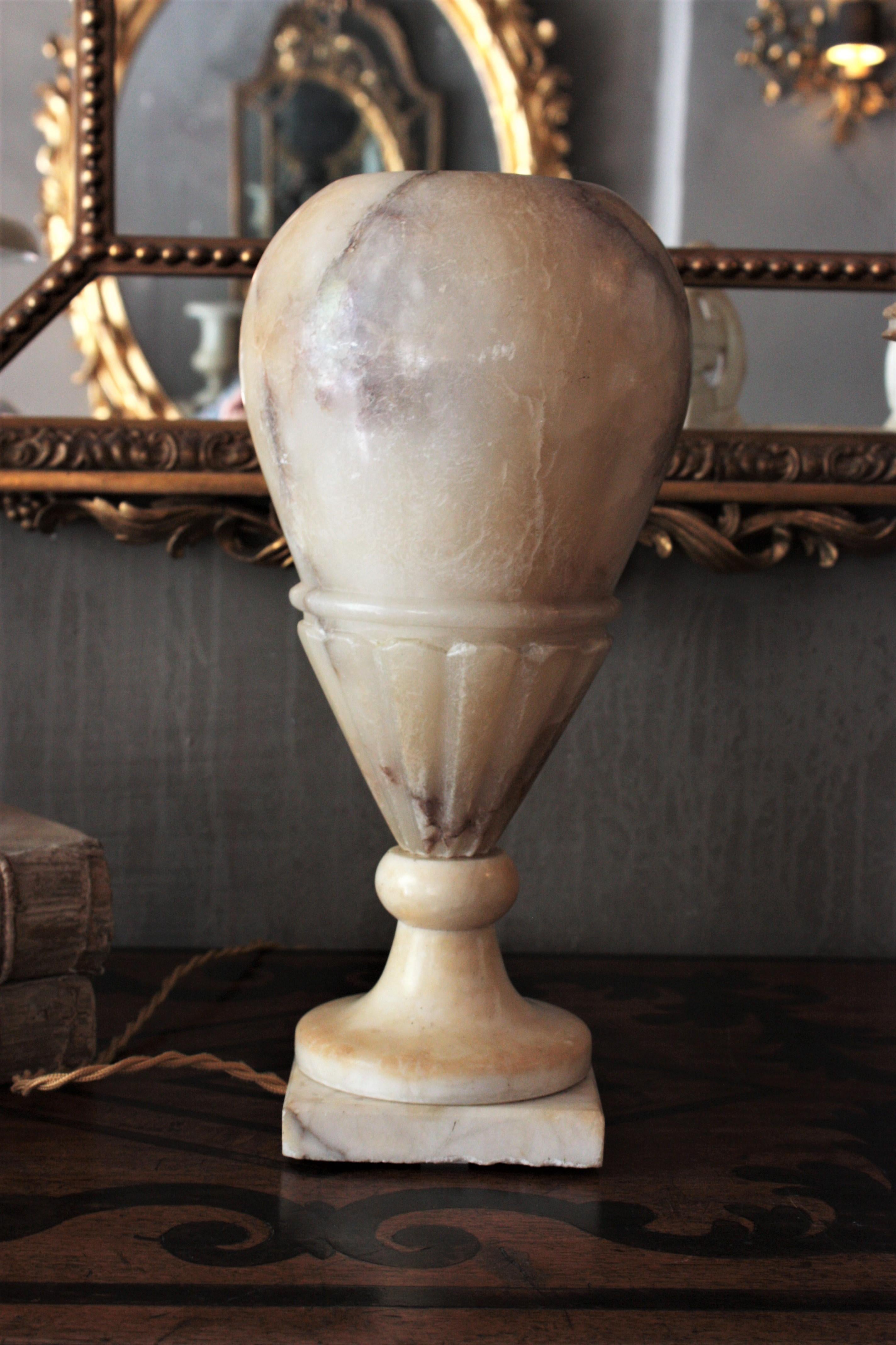 Lampe urne en albâtre Art Déco en vente 2