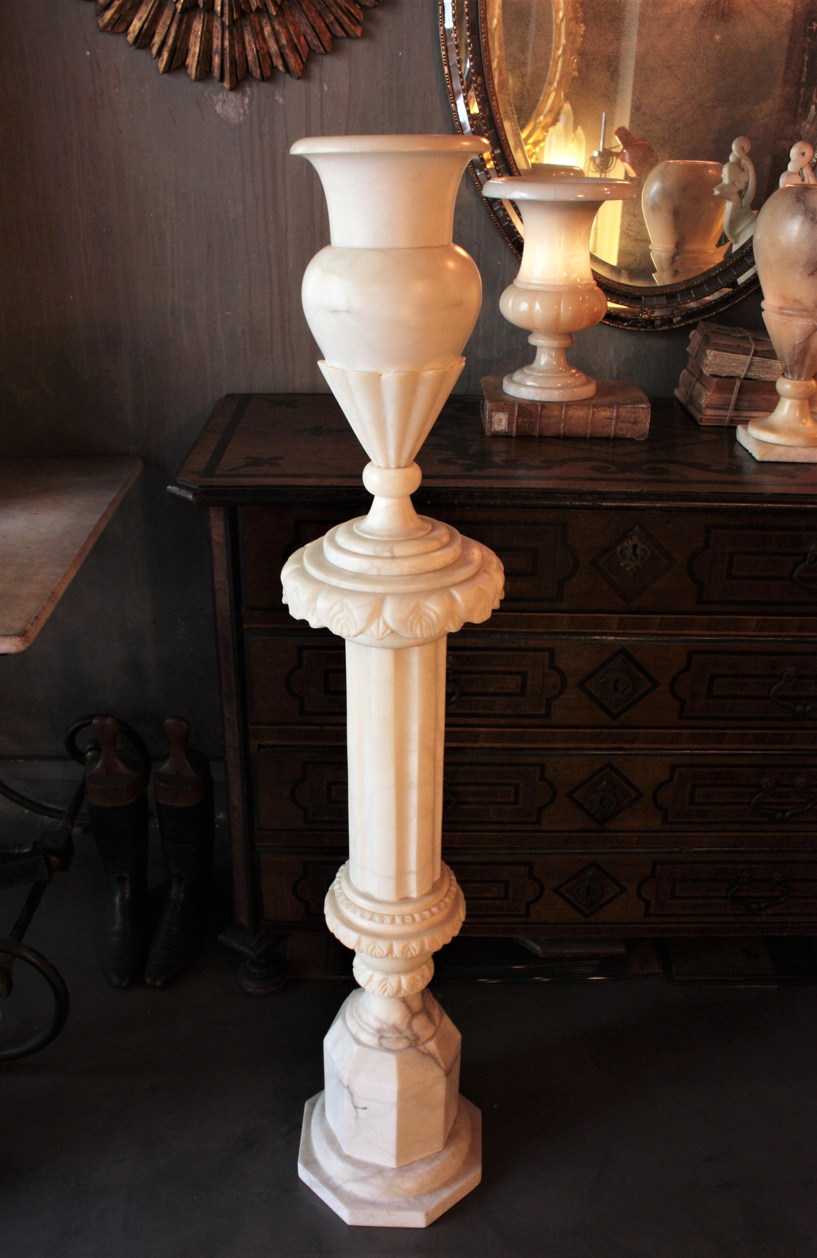 Outstanding Art Deco carved alabaster urn lamp on column pedestal, Spain, 1930s
This Art Deco period alabaster floor lamp has an elegant neoclassical design. The Urn urplighter lamp stands on a column pedestal stand with octogonal base and