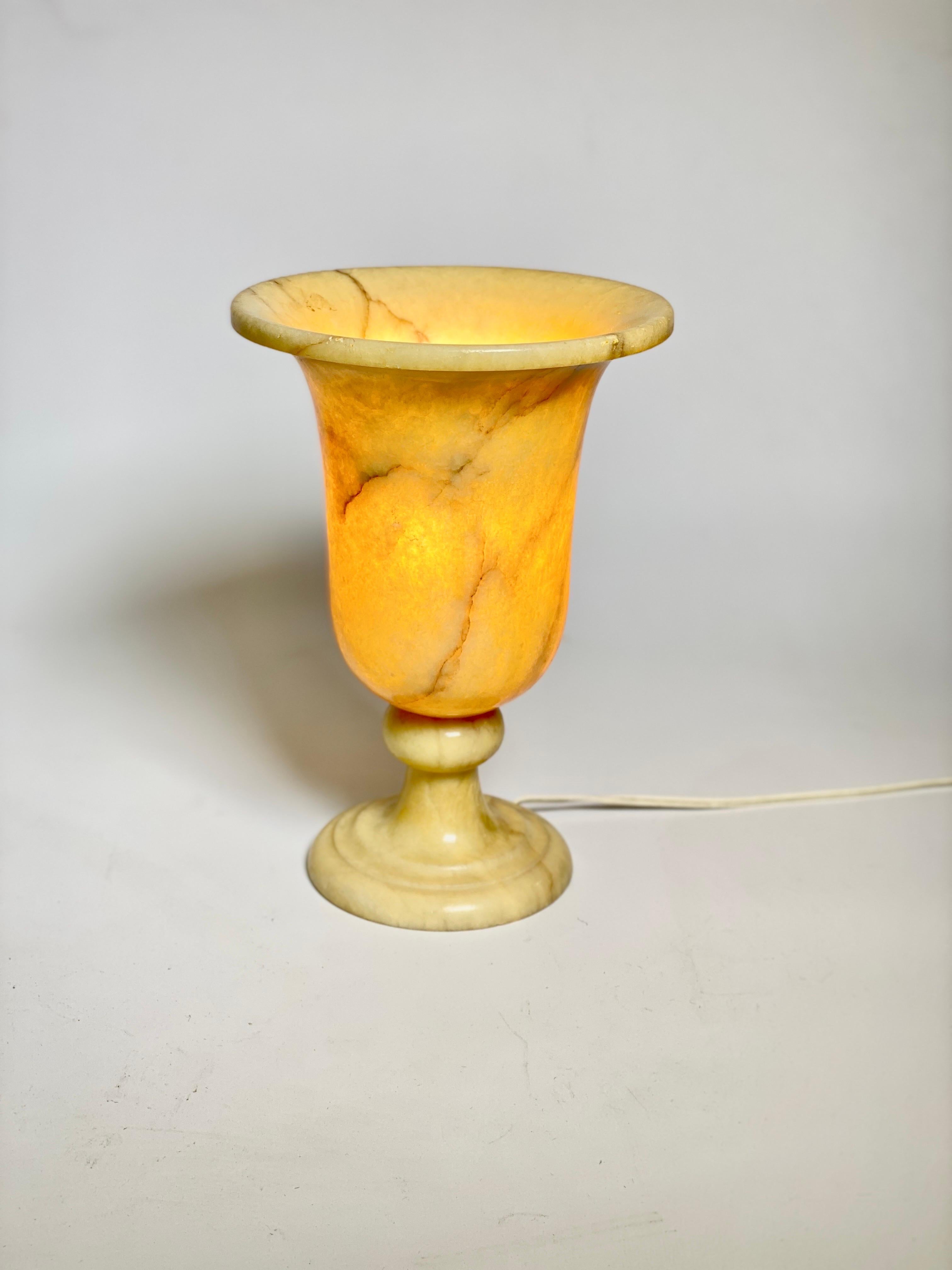 Sculptural alabaster Art Deco period Urn table lamp with neoclassical design, France, 1940s.
This elegant carved alabaster neoclassical 'uplighter' urn lamp will be a nice addition placed in a console table or side table.
It provides a charming