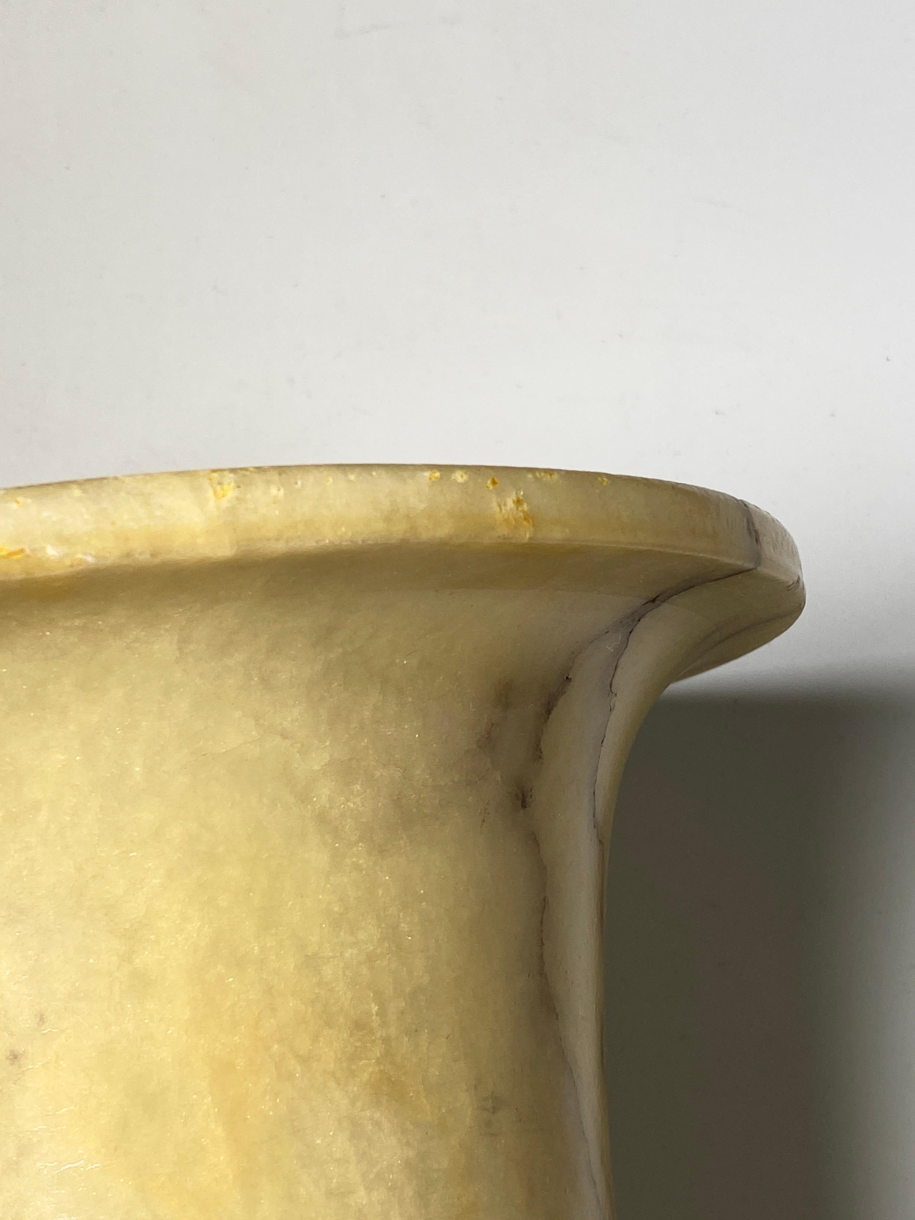 Art Deco Alabaster Urn Uplighter Lamp, White and Yelow Color, France, circa 1940 In Good Condition For Sale In Auribeau sur Siagne, FR