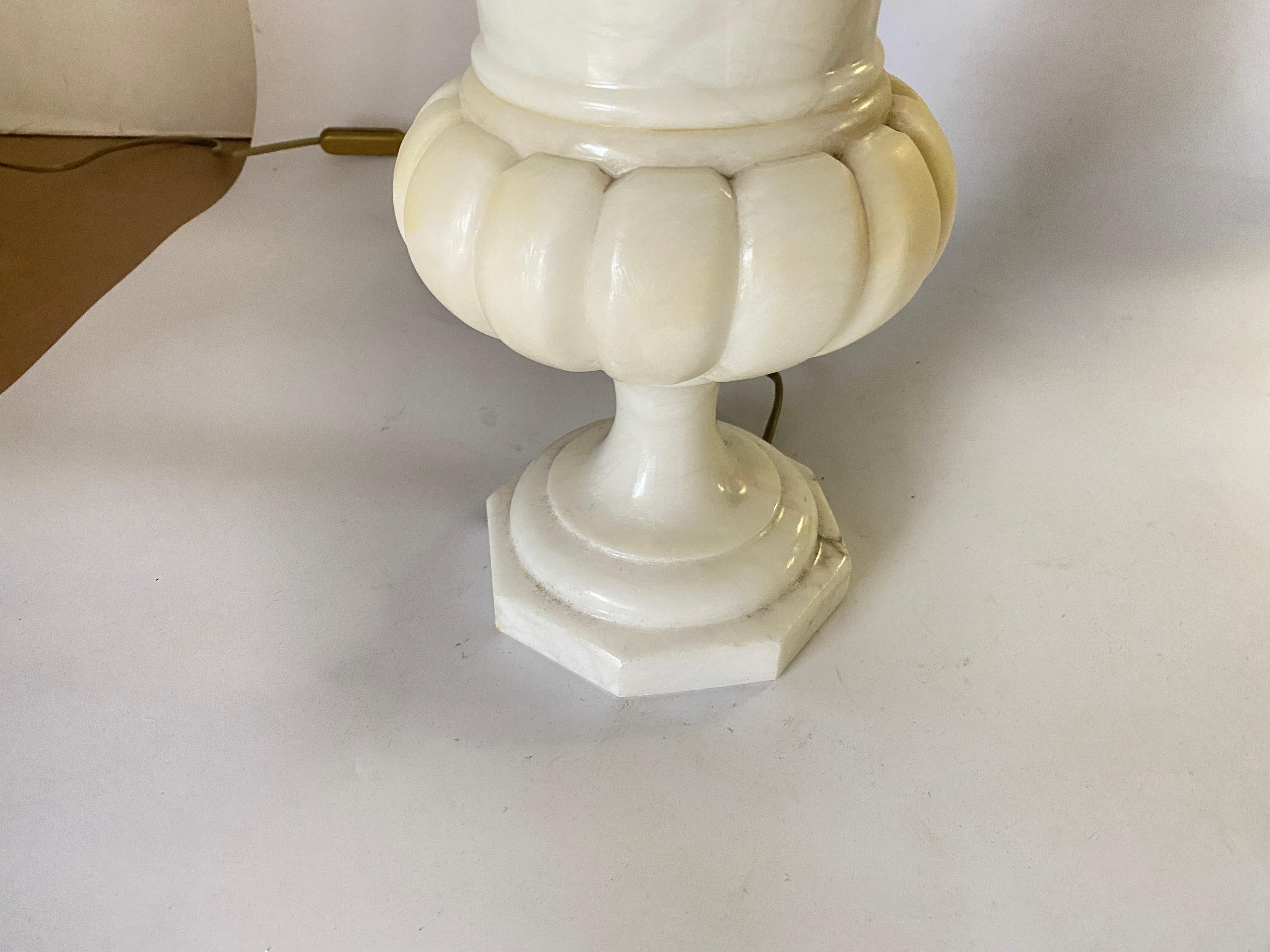 Mid-20th Century Art Deco Alabaster Urn Uplighter Table Lamp, White Color, France, circa 1940 For Sale