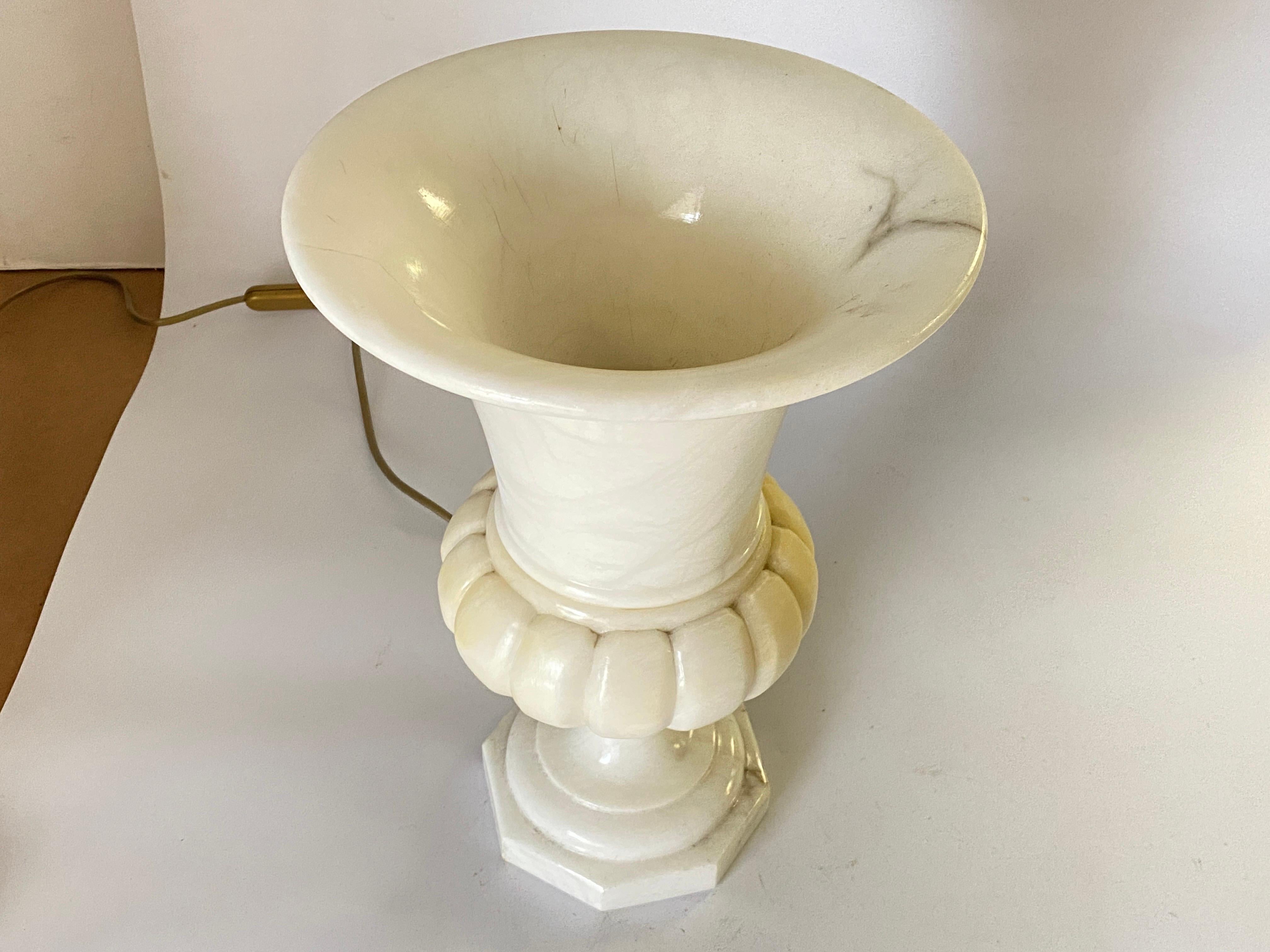 Art Deco Alabaster Urn Uplighter Table Lamp, White Color, France, circa 1940 For Sale 2