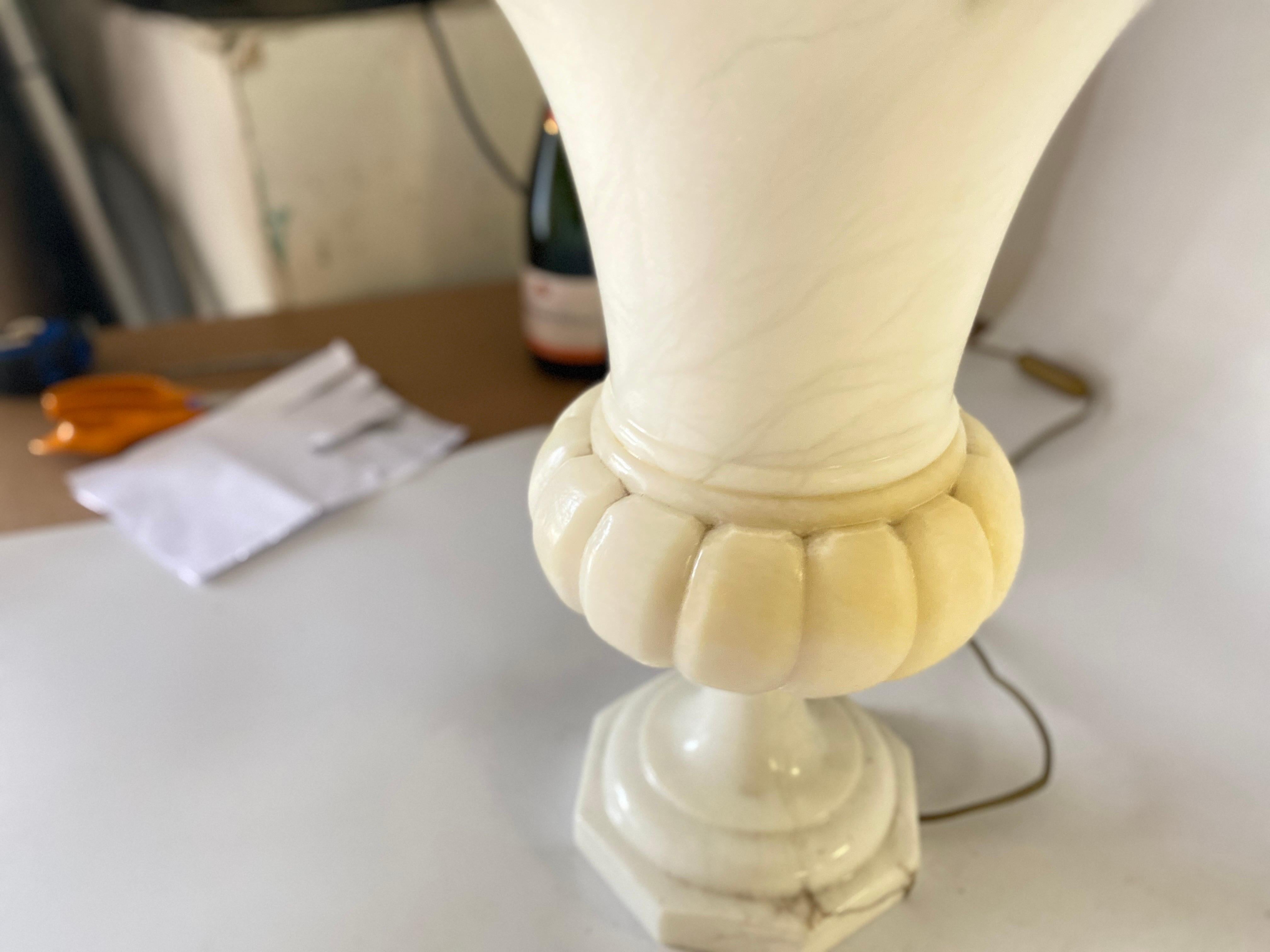 Art Deco Alabaster Urn Uplighter Table Lamp, White Color, France, circa 1940 For Sale 3
