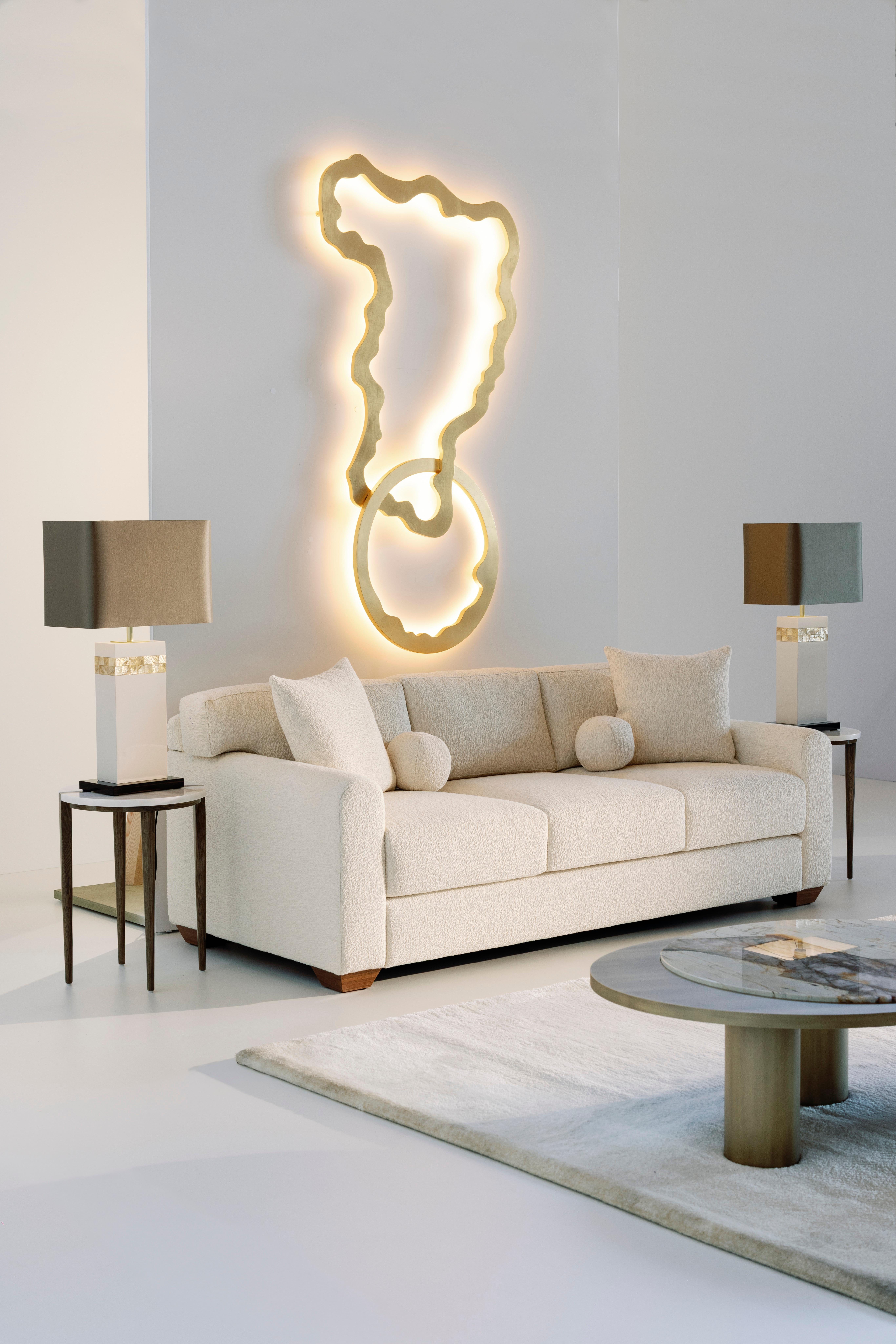 Moderne Table d'appoint Art déco Alaíde Marbre Calacatta Fait main au Portugal par Greenapple en vente