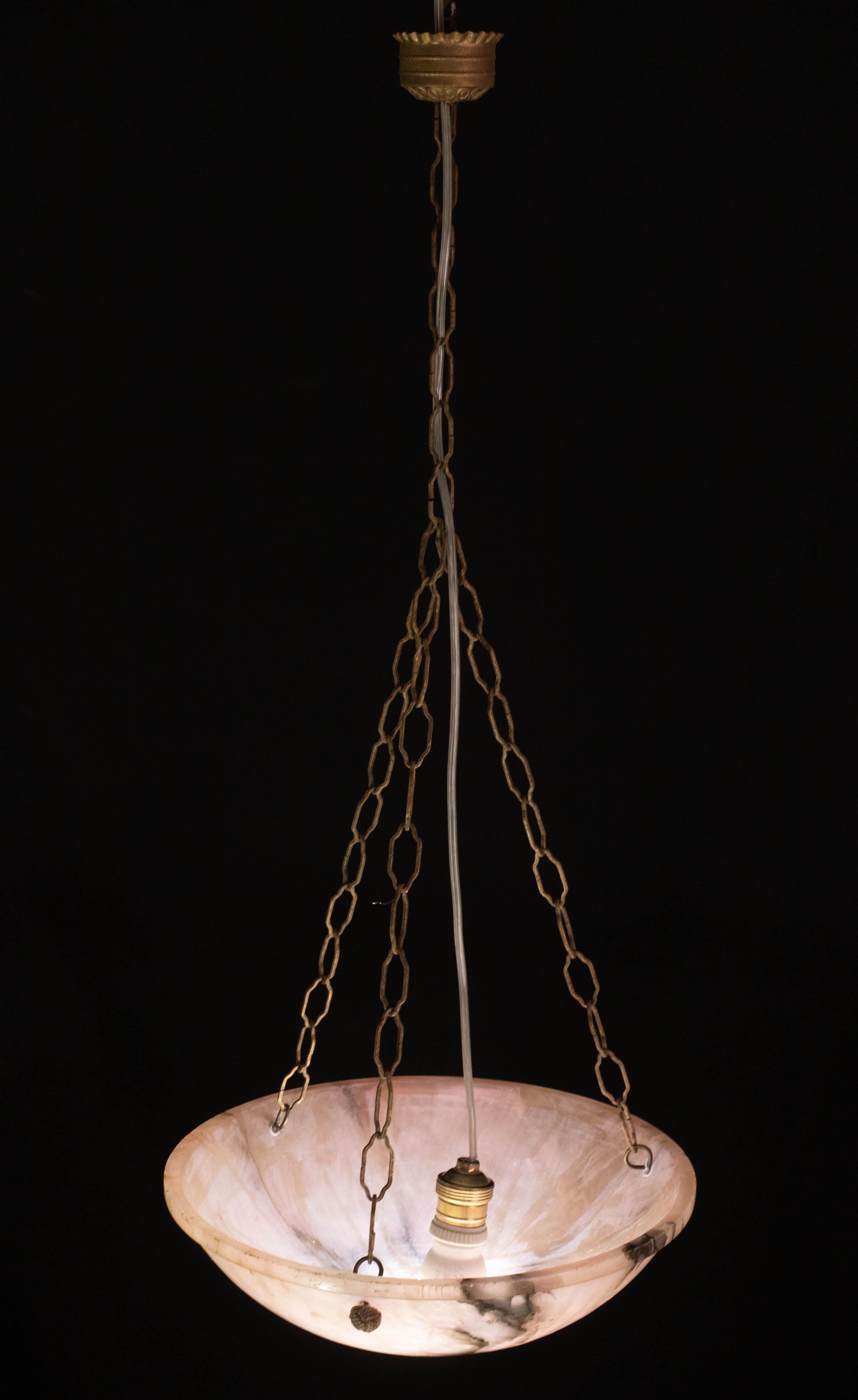 Araña Art Decò Albaster blanca y rosa, años 50 mediados del siglo XX en venta