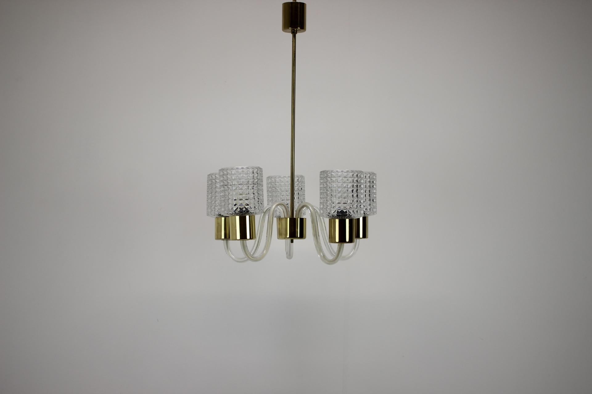 Lampadario Art Deco interamente in vetro di Kamenicky Senov, anni '60, Cecoslovacchia In condizioni buone in vendita a Praha, CZ