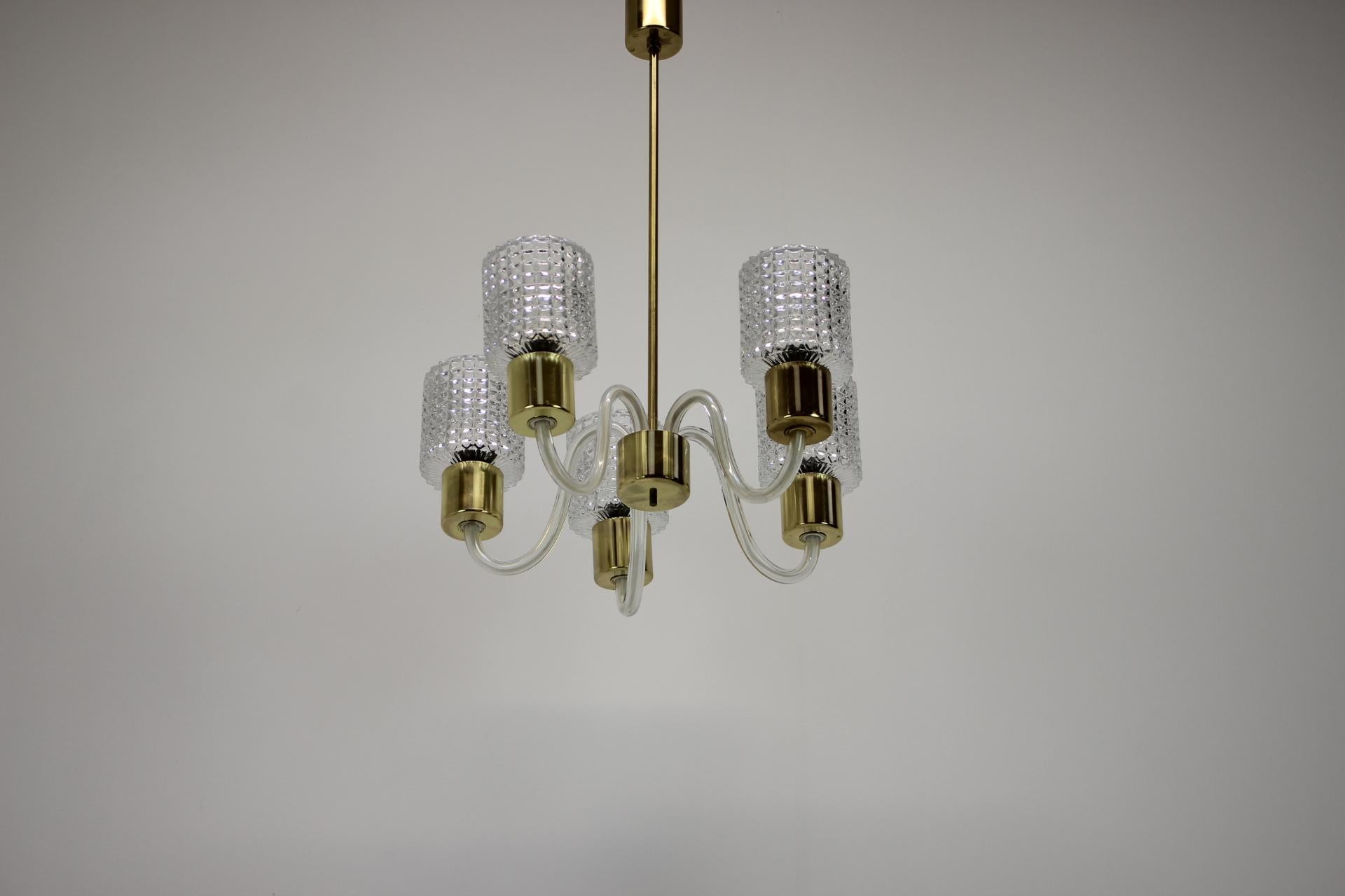 Metà XX secolo Lampadario Art Deco interamente in vetro di Kamenicky Senov, anni '60, Cecoslovacchia in vendita