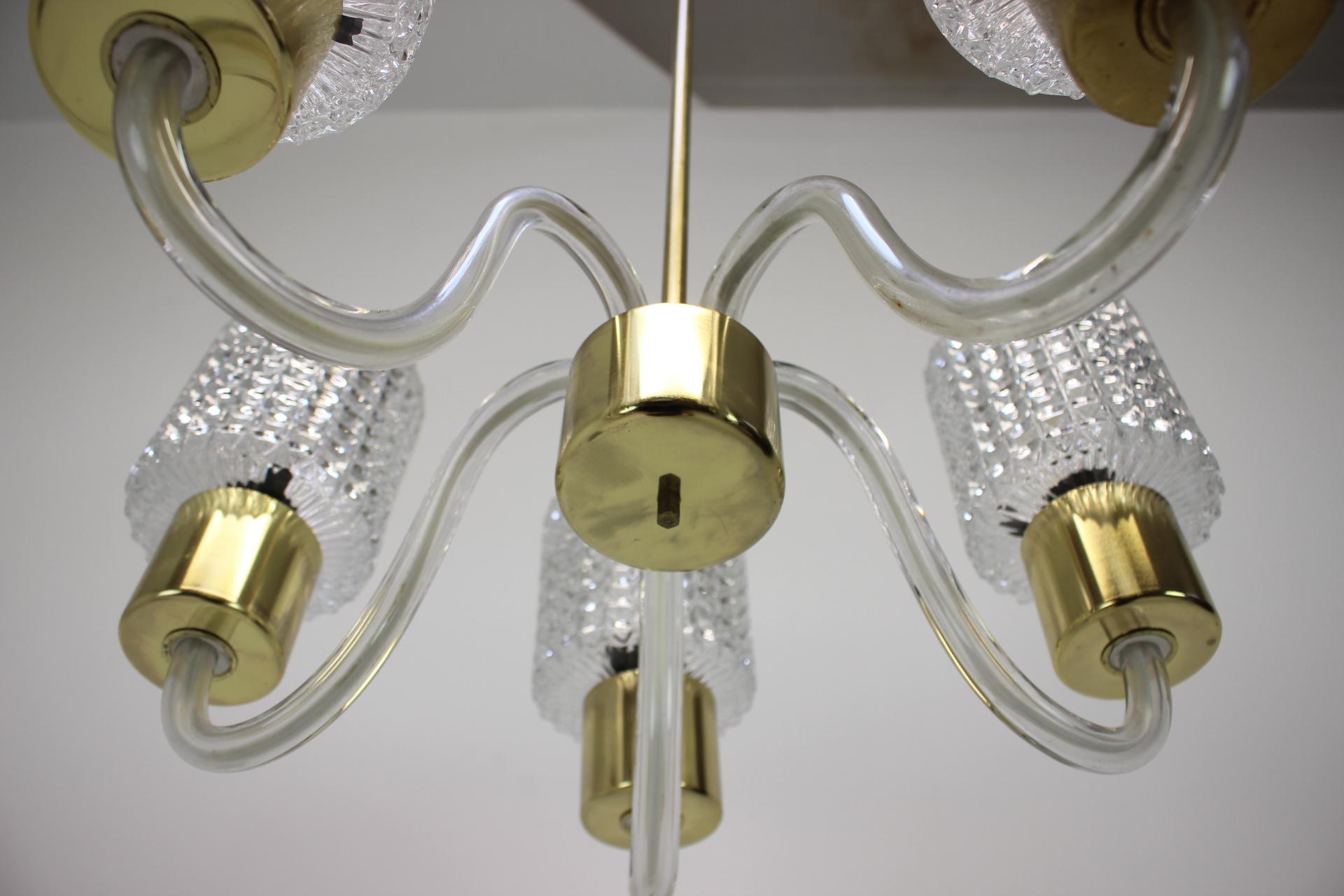 Lampadario Art Deco interamente in vetro di Kamenicky Senov, anni '60, Cecoslovacchia in vendita 2