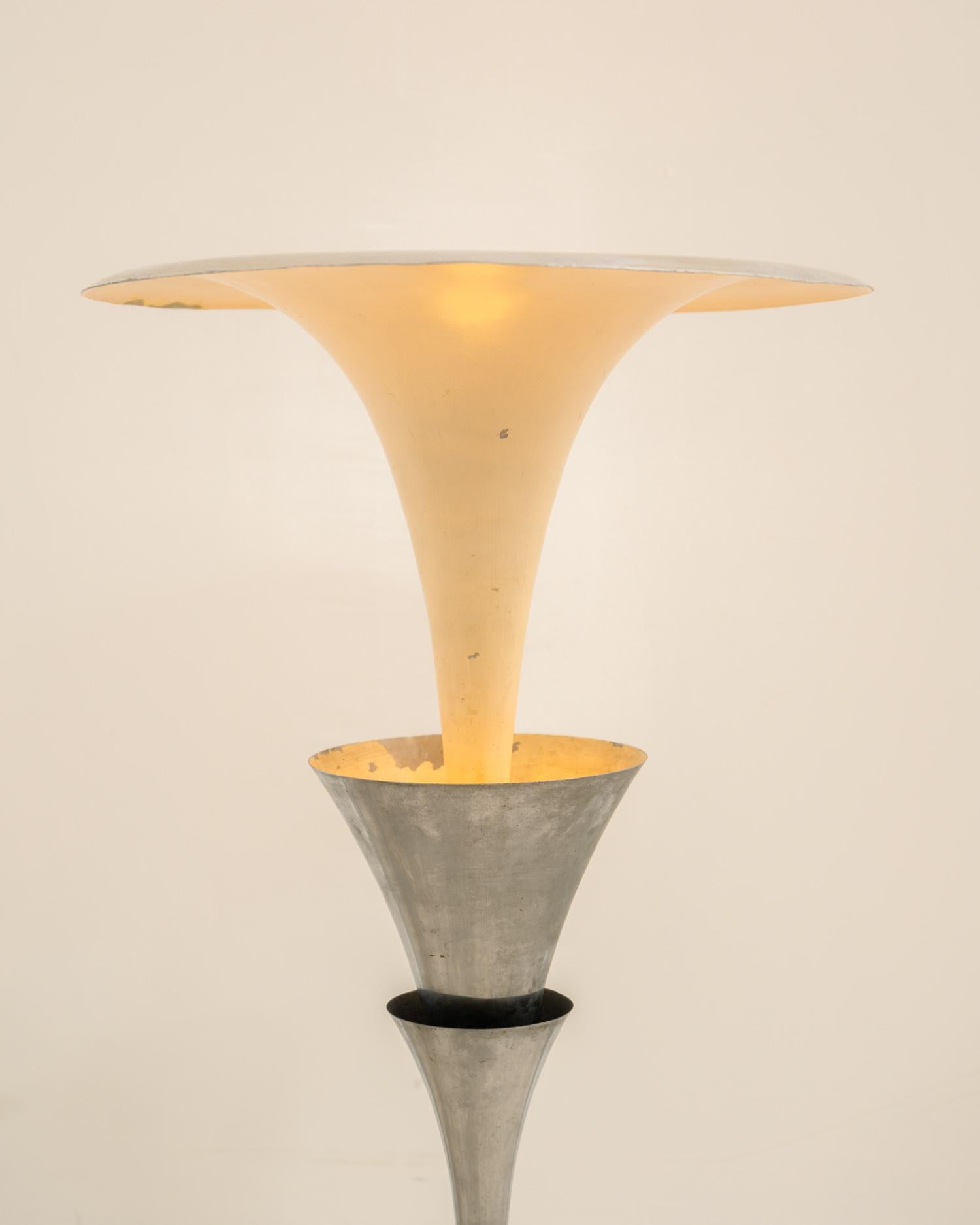 Allemand Lampe à poser Art déco en aluminium de Josef Hoffmann pour Osram en vente