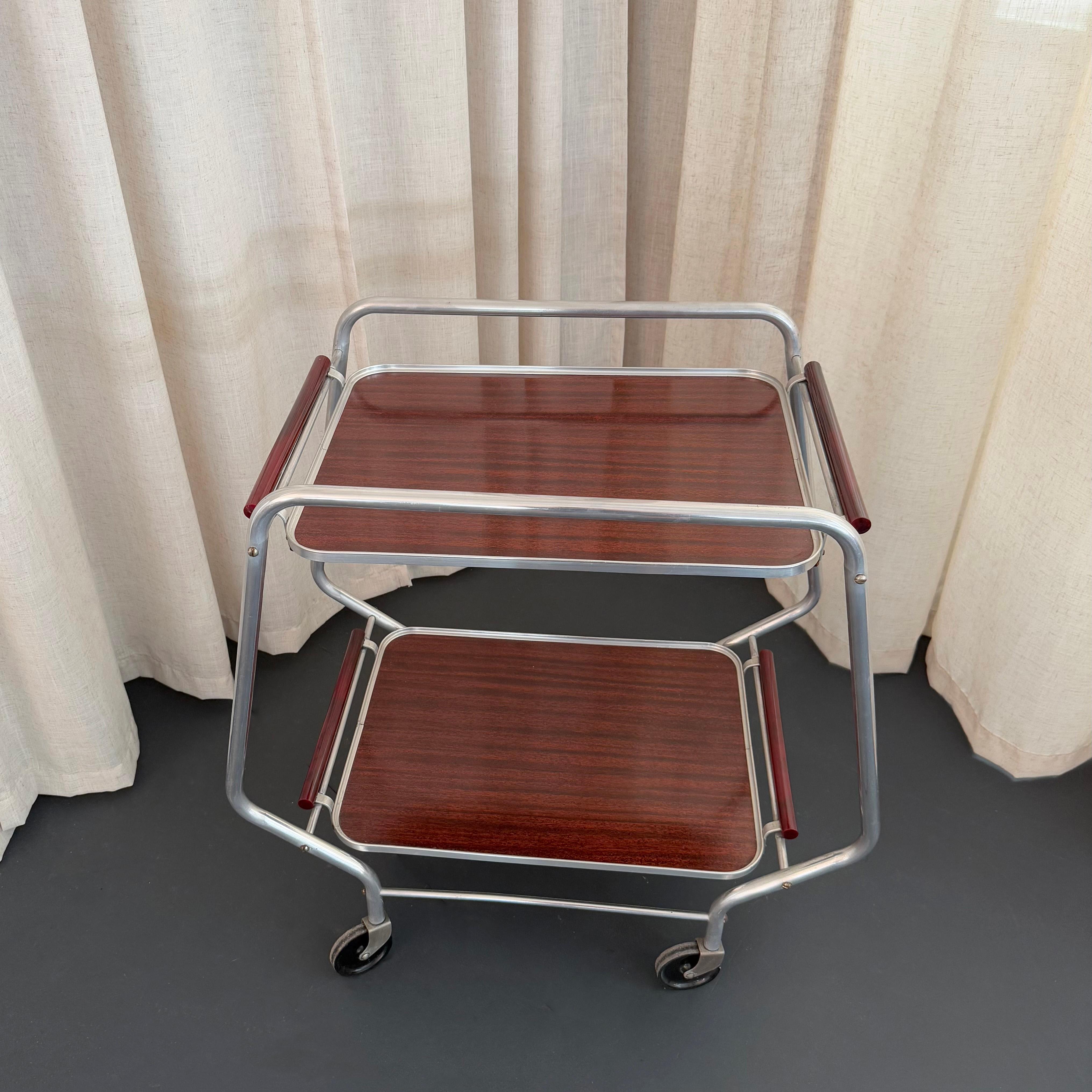 Art Deco Aluminum Bar Cart Trolley With Bakelite Tray Handles In Good Condition For Sale In Brooklyn, NY