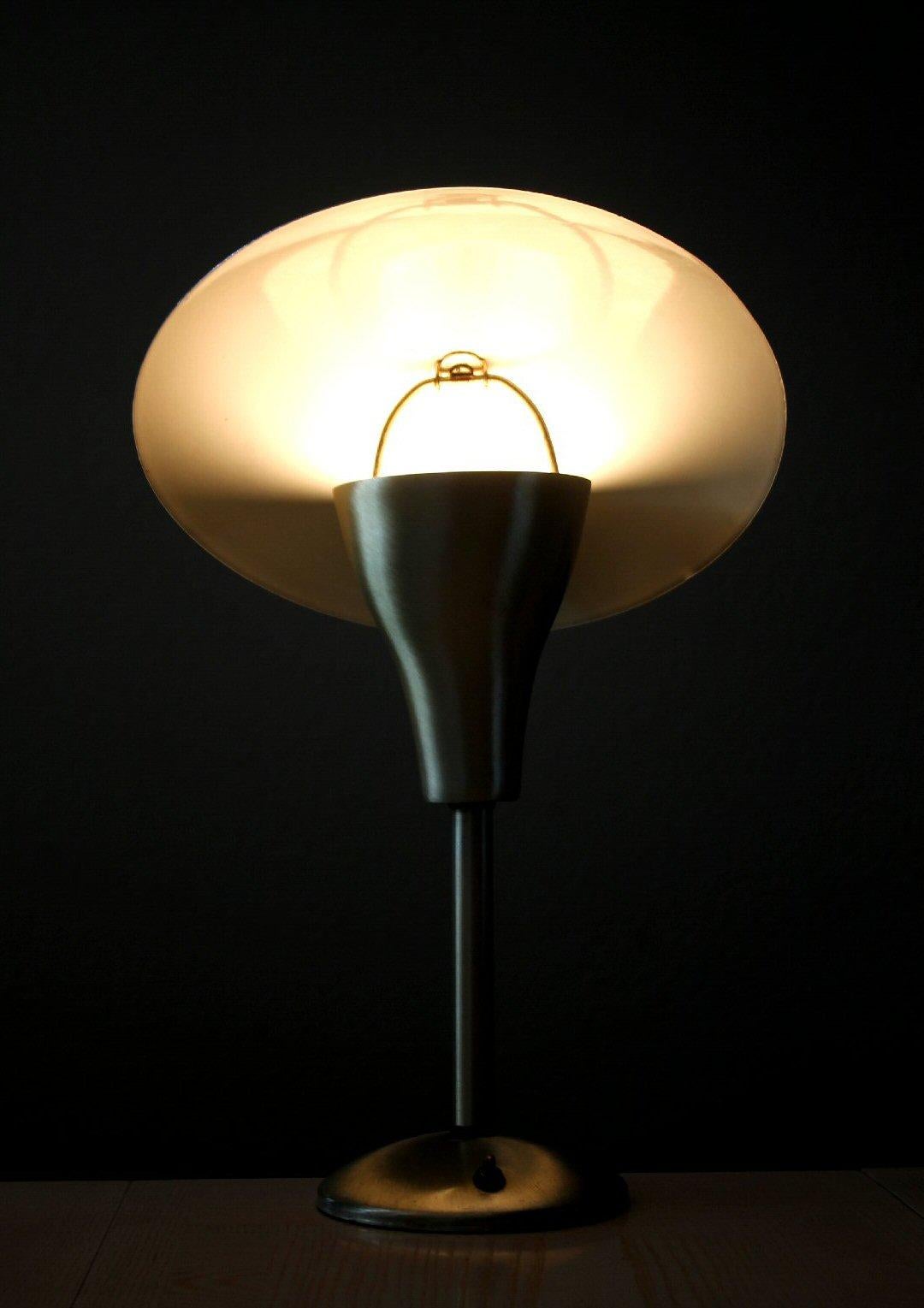 Art Deco Aluminum Bauhaus Era Reflector Lamp!  Machine Age 30s 40s Russel Wright In Good Condition For Sale In Peoria, AZ