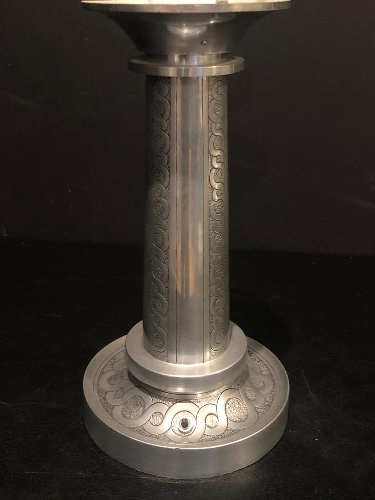 20ième siècle Lampe et abat-jour en aluminium Art Déco/Machine Age en vente