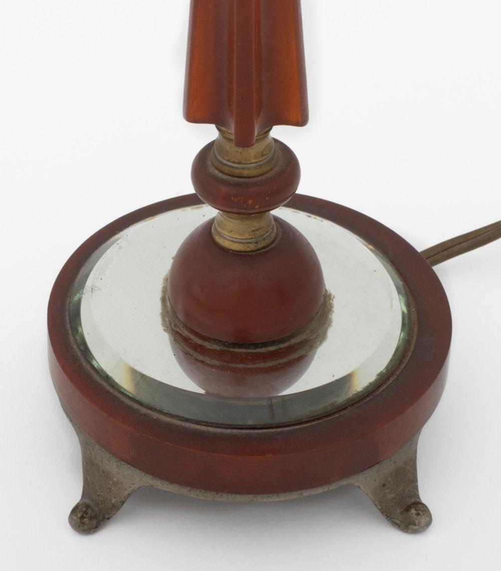 Art-Déco-Tischlampen aus Bernstein, Bakelit und Glas, Paar (Abgeschrägt) im Angebot