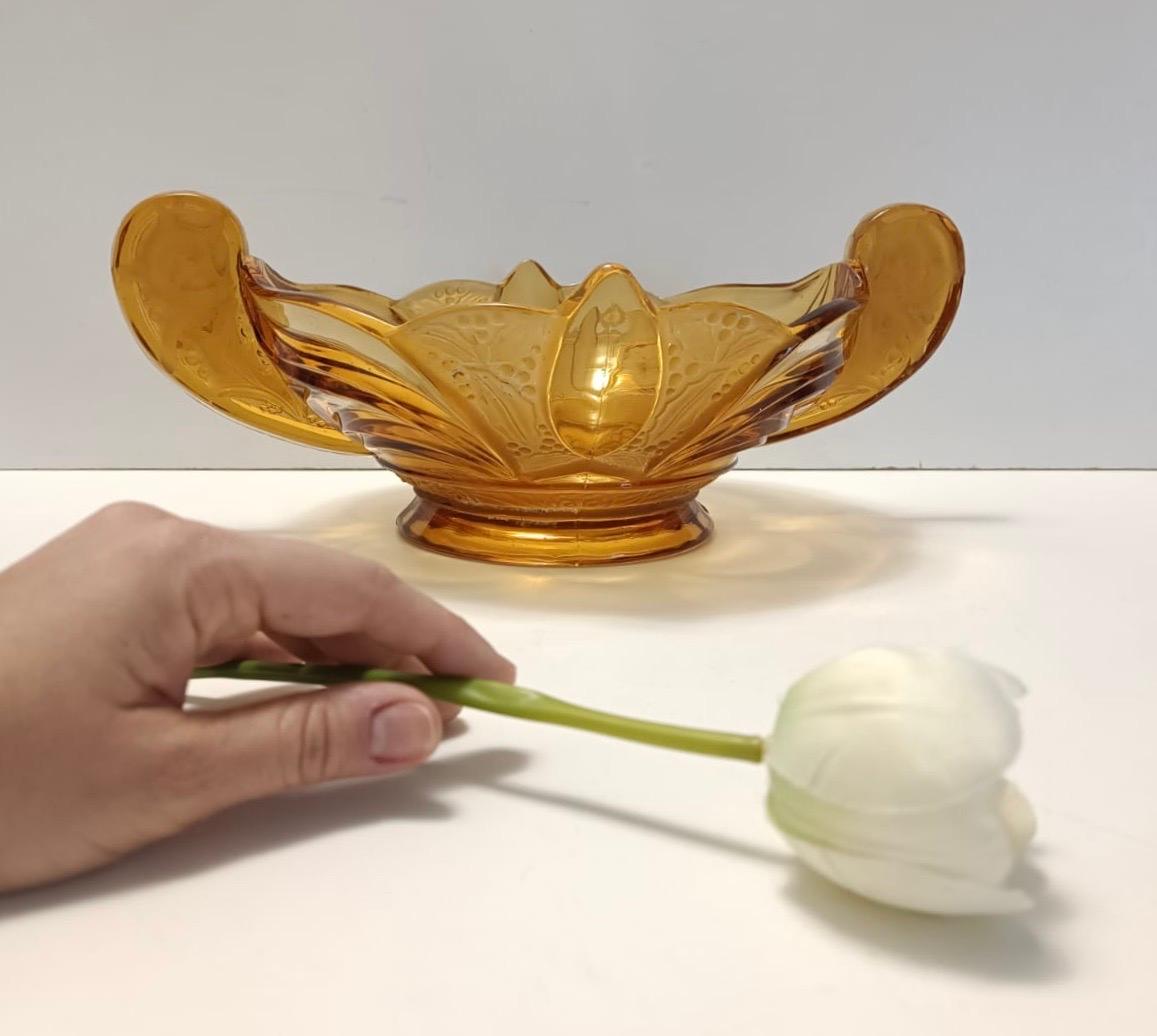 Art Déco Ciotola o centrotavola in vetro soffiato ambrato Art Deco di Brockwitz, Germania in vendita