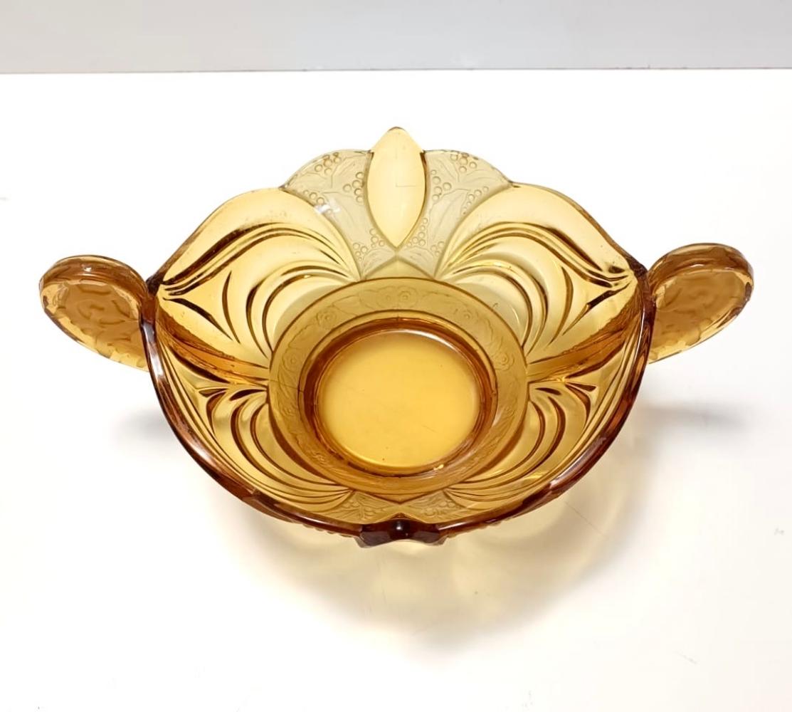 Vetro soffiato Ciotola o centrotavola in vetro soffiato ambrato Art Deco di Brockwitz, Germania in vendita