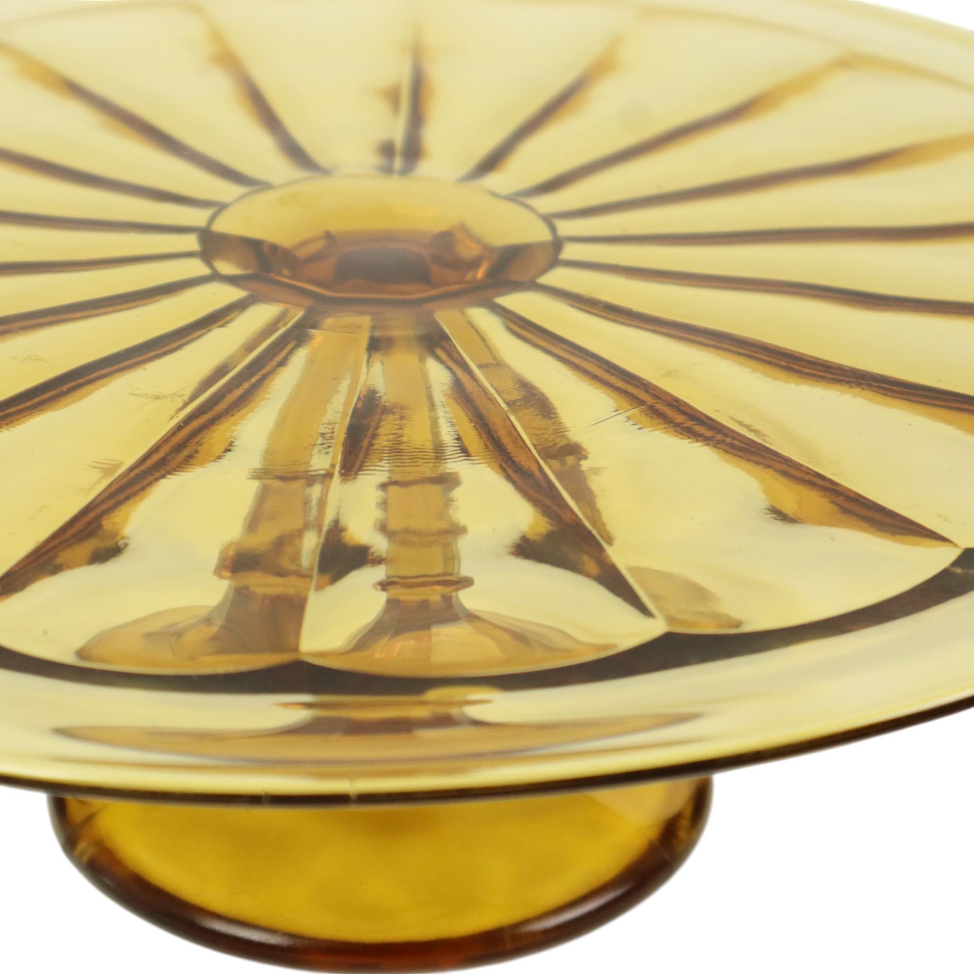 Art Deco Bernstein Kuchen Schale Rosaline Depression Glas Verrerie Scailmont (Mitte des 20. Jahrhunderts) im Angebot