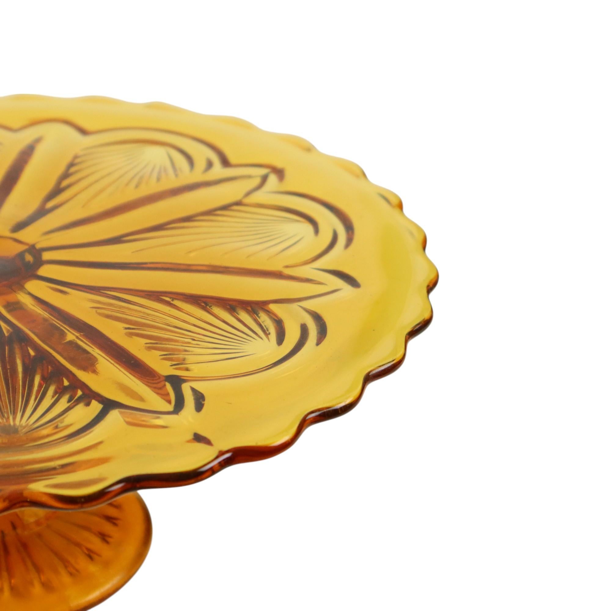 Art Deco Bernstein Kuchen Platte Gebäck Gericht Depression Glas 27cm (Mitte des 20. Jahrhunderts) im Angebot