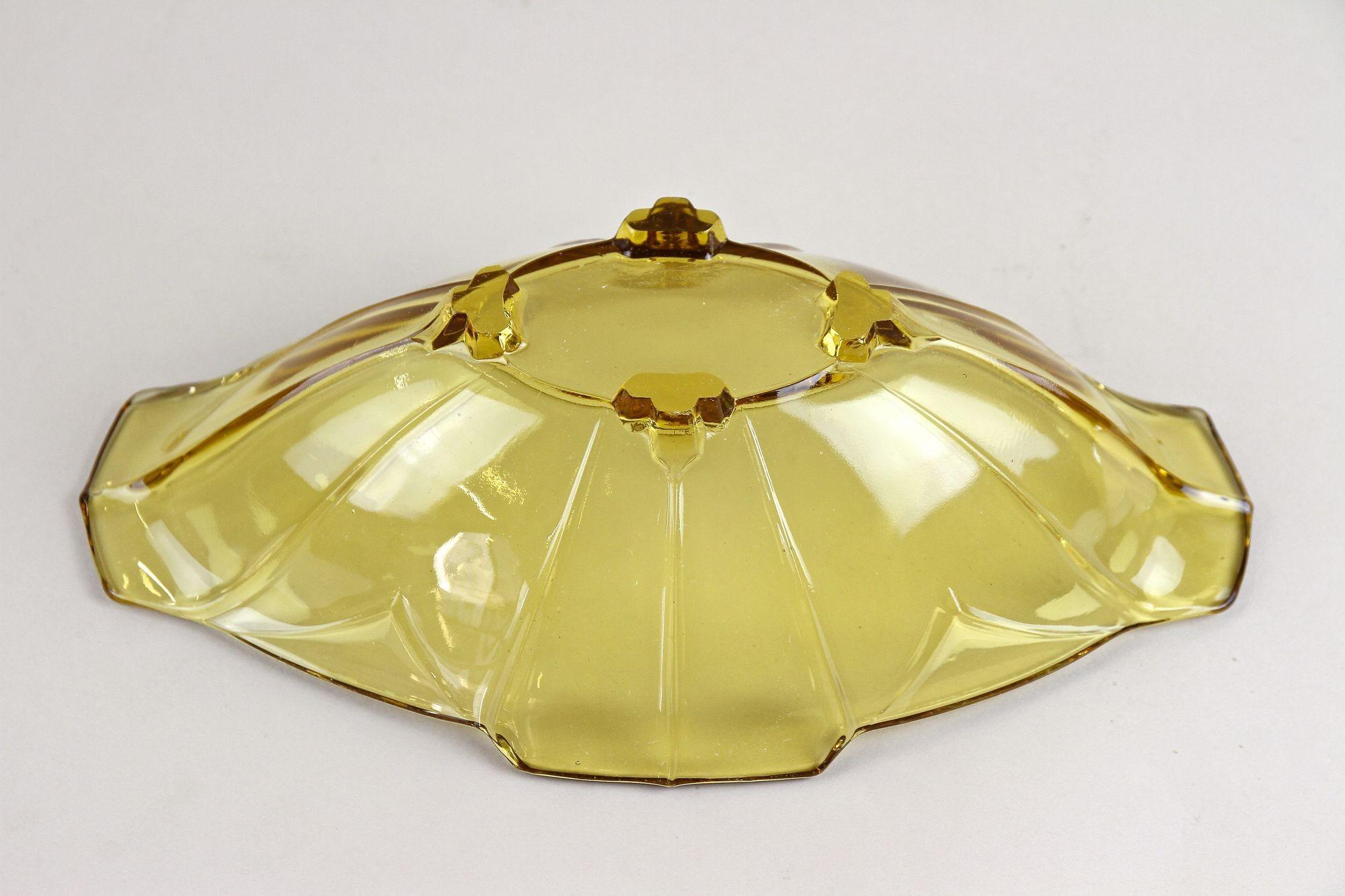 Art Deco Amber Colored Glass Jardiniere/ Bowl, 20th Century, Austria, circa 1920 For Sale 12