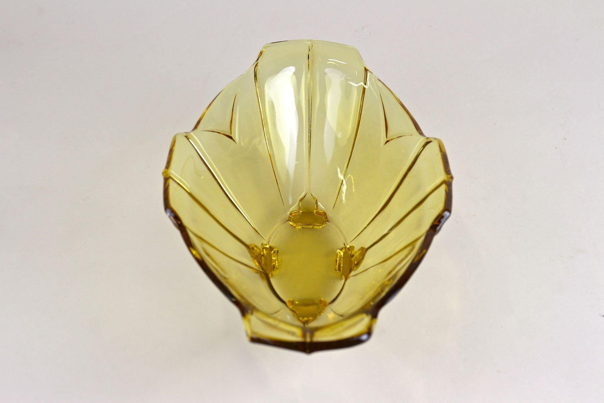 Art Deco Amber Colored Glass Jardiniere/ Bowl, 20th Century, Austria, circa 1920 For Sale 1