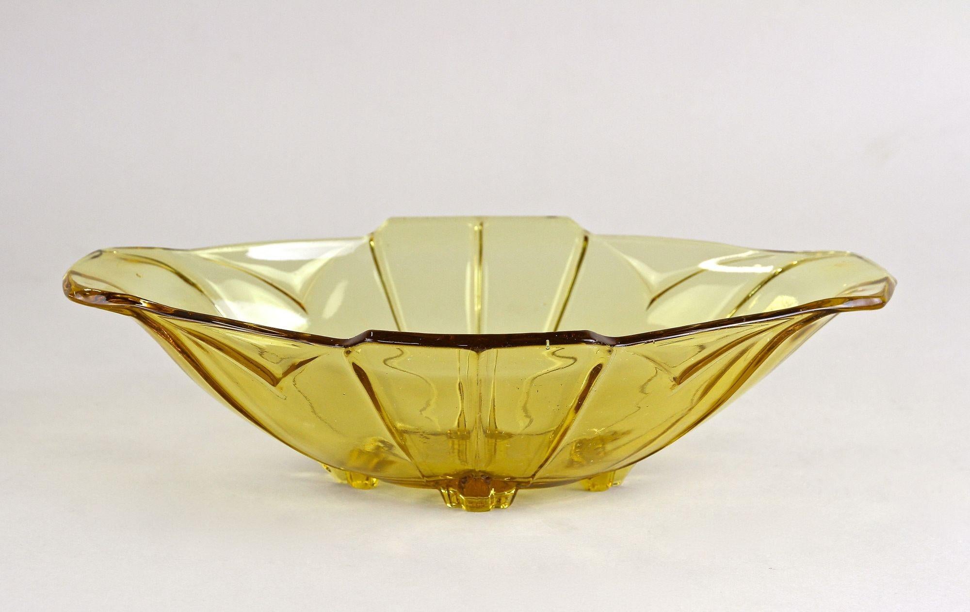 20ième siècle Jardinière/bol en verre de couleur ambre Art Déco, 20ème siècle, Autriche, vers 1920 en vente