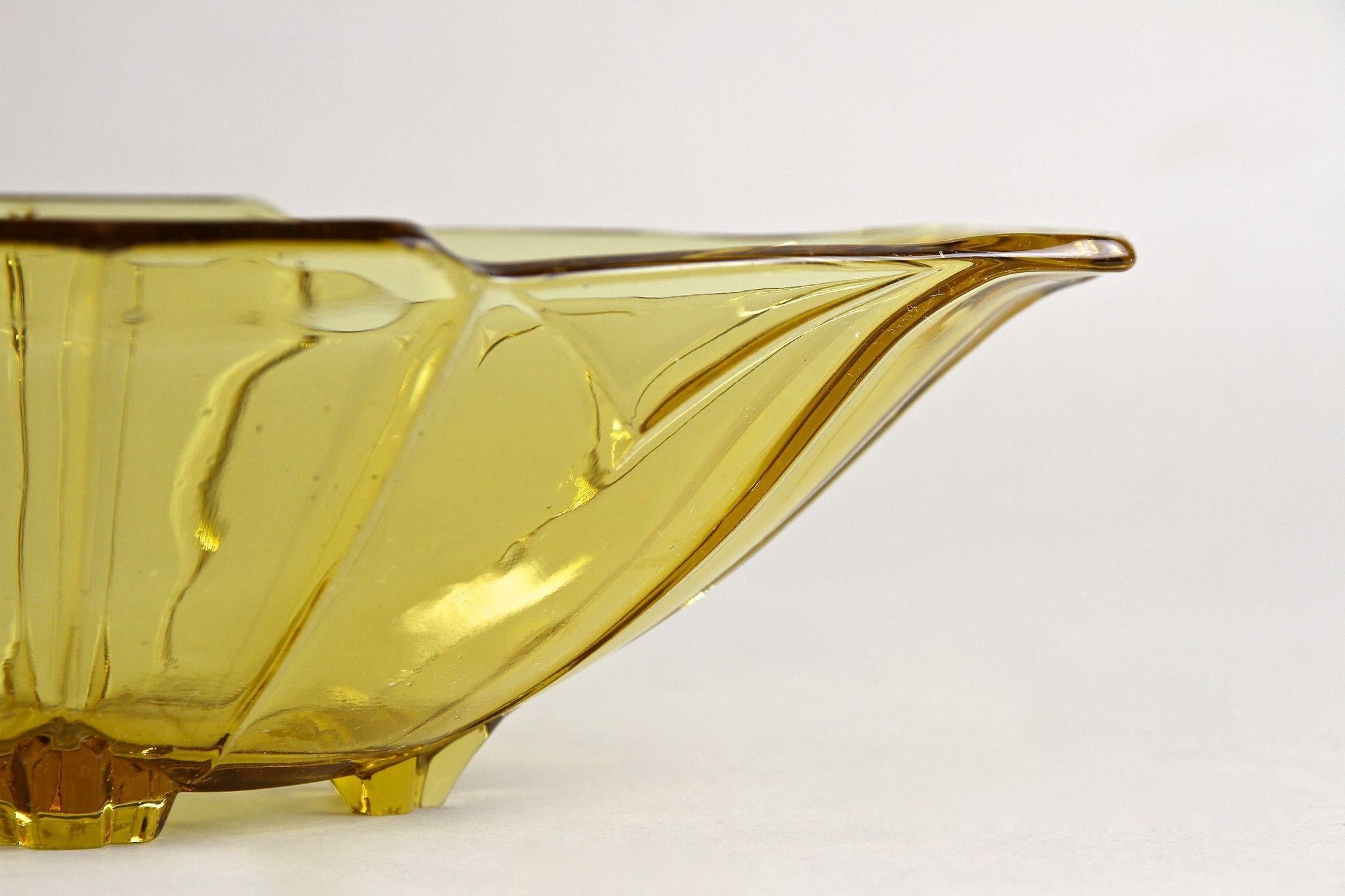 Art Deco Amber Colored Glass Jardiniere/ Bowl, 20th Century, Austria, circa 1920 For Sale 3