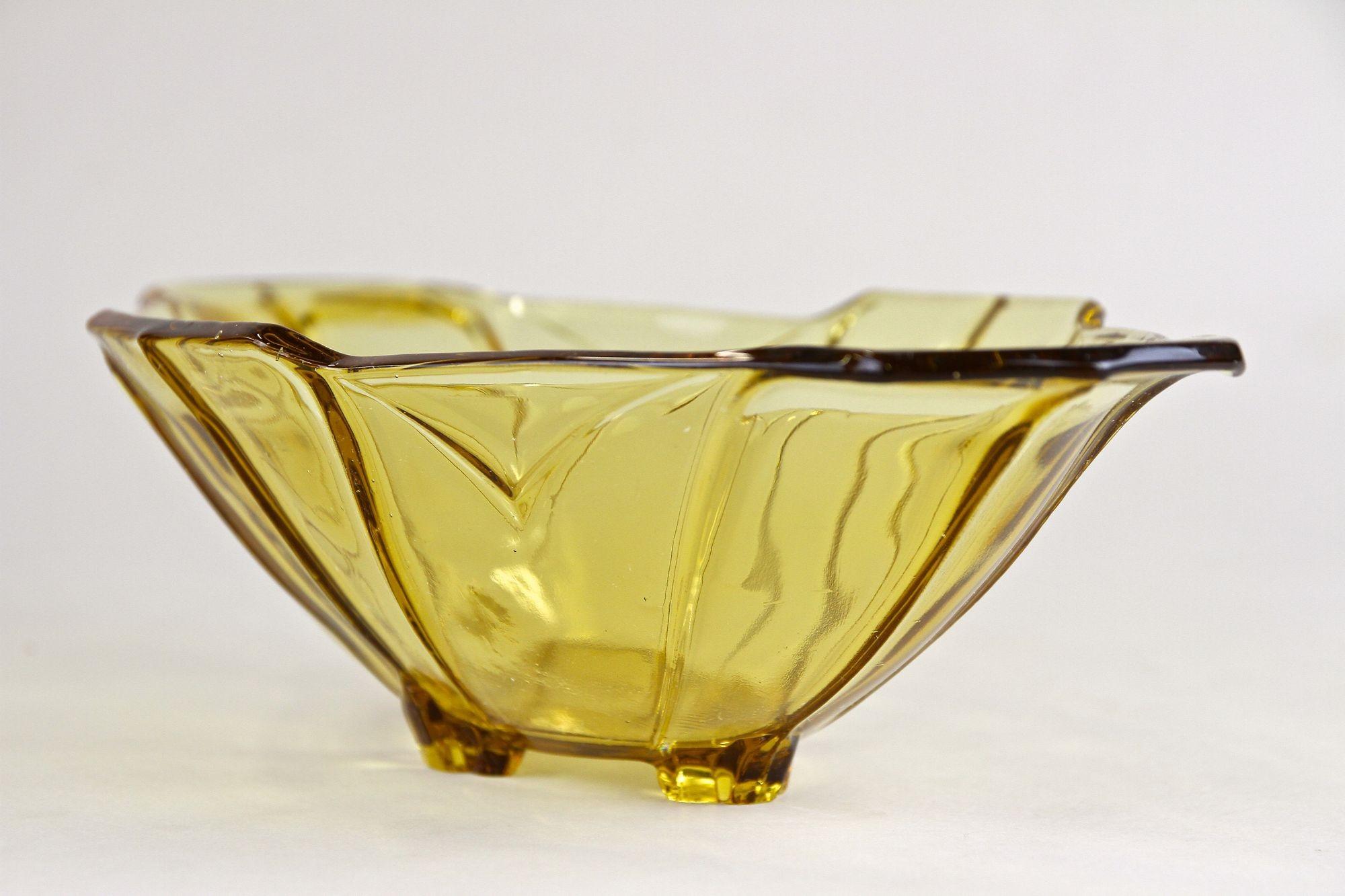 Art Deco Amber Colored Glass Jardiniere/ Bowl, 20th Century, Austria, circa 1920 For Sale 4