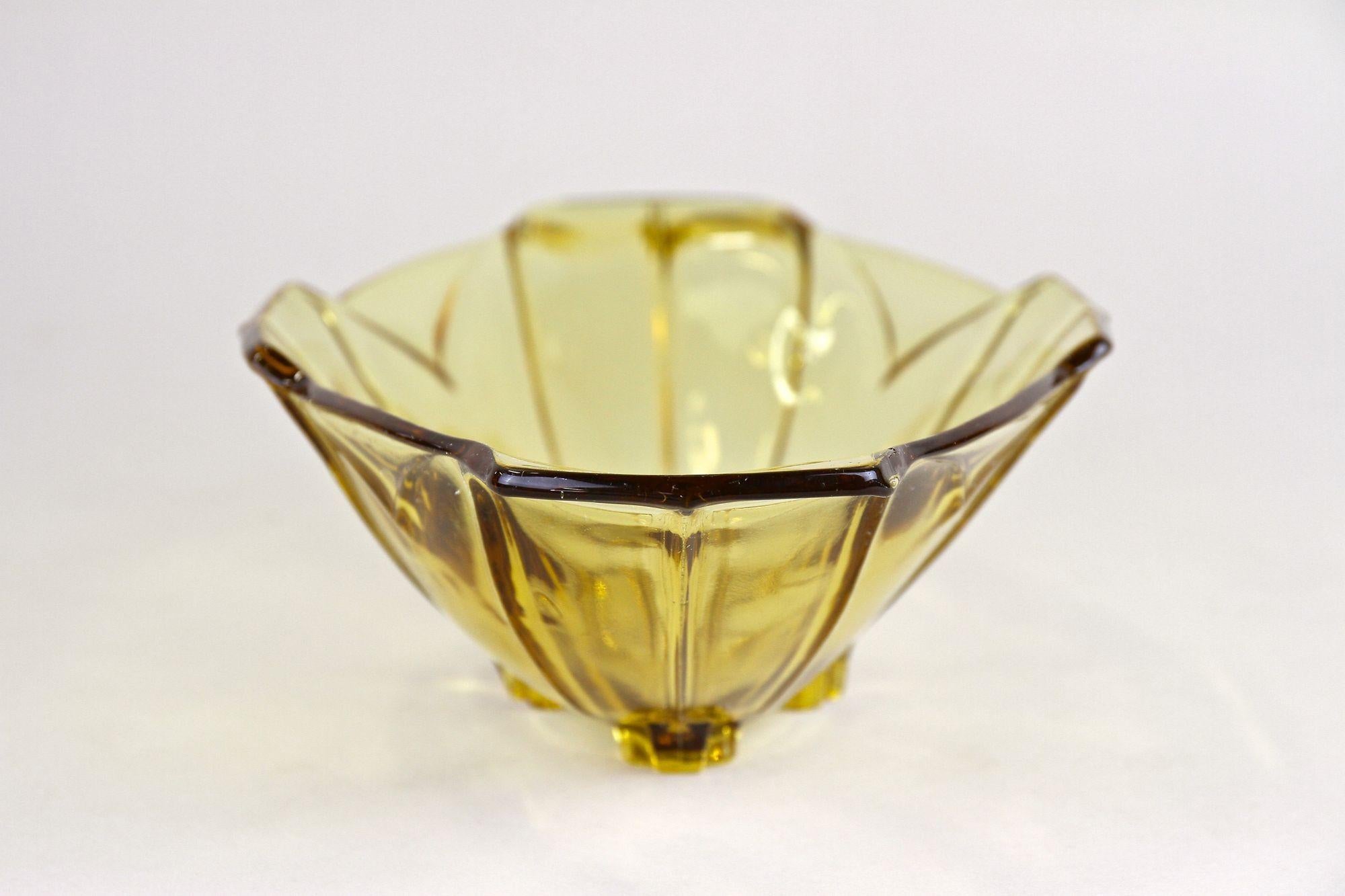 Art Deco Amber Colored Glass Jardiniere/ Bowl, 20th Century, Austria, circa 1920 For Sale 5