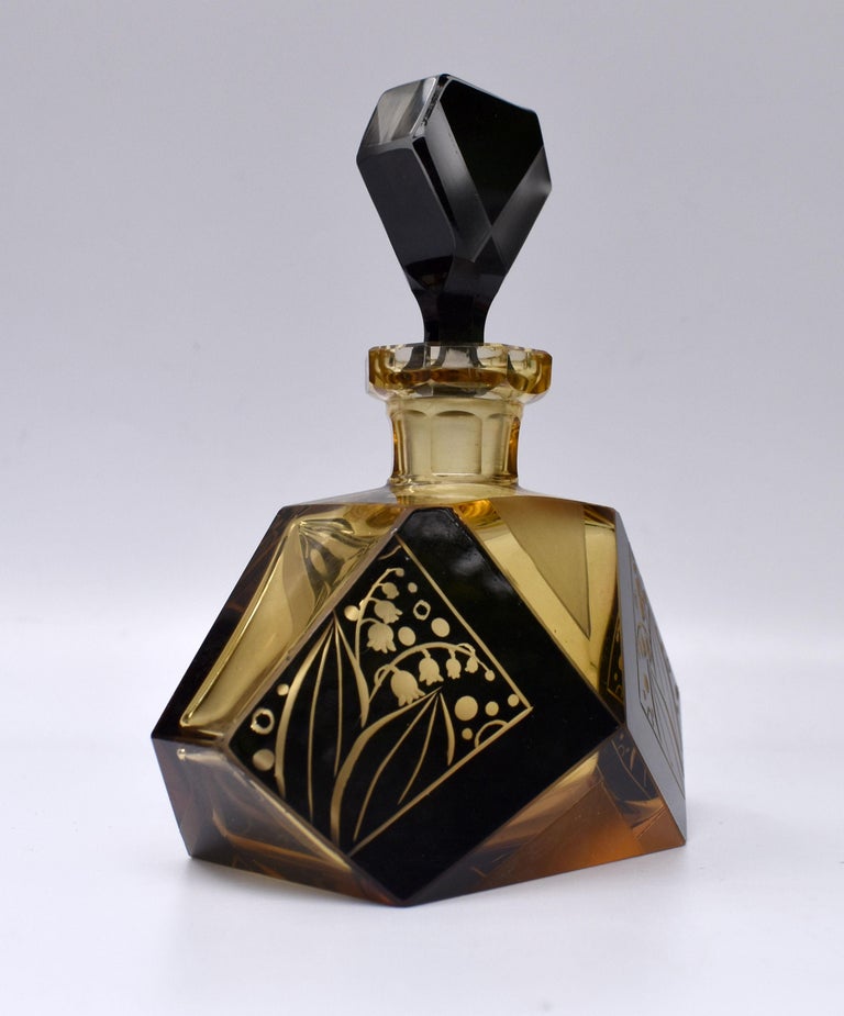 Engraved Art Deco Amber Coloured Glass Perfume Bottle, c1930s For Sale