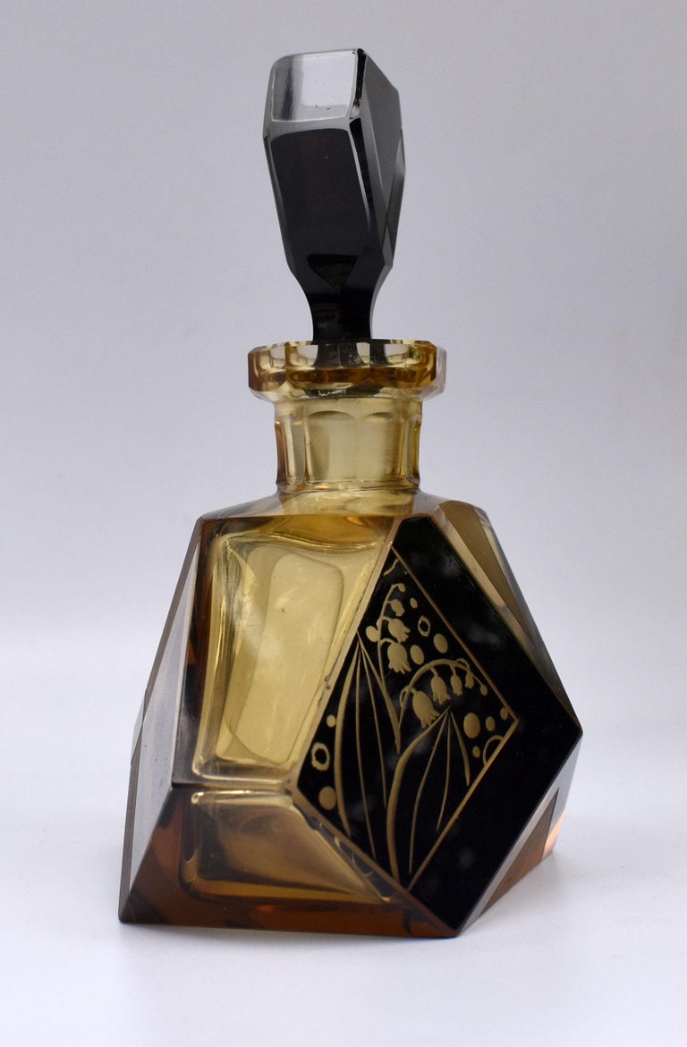 Art Deco Amber Coloured Glass Perfume Bottle, c1930s In Good Condition For Sale In Devon, England