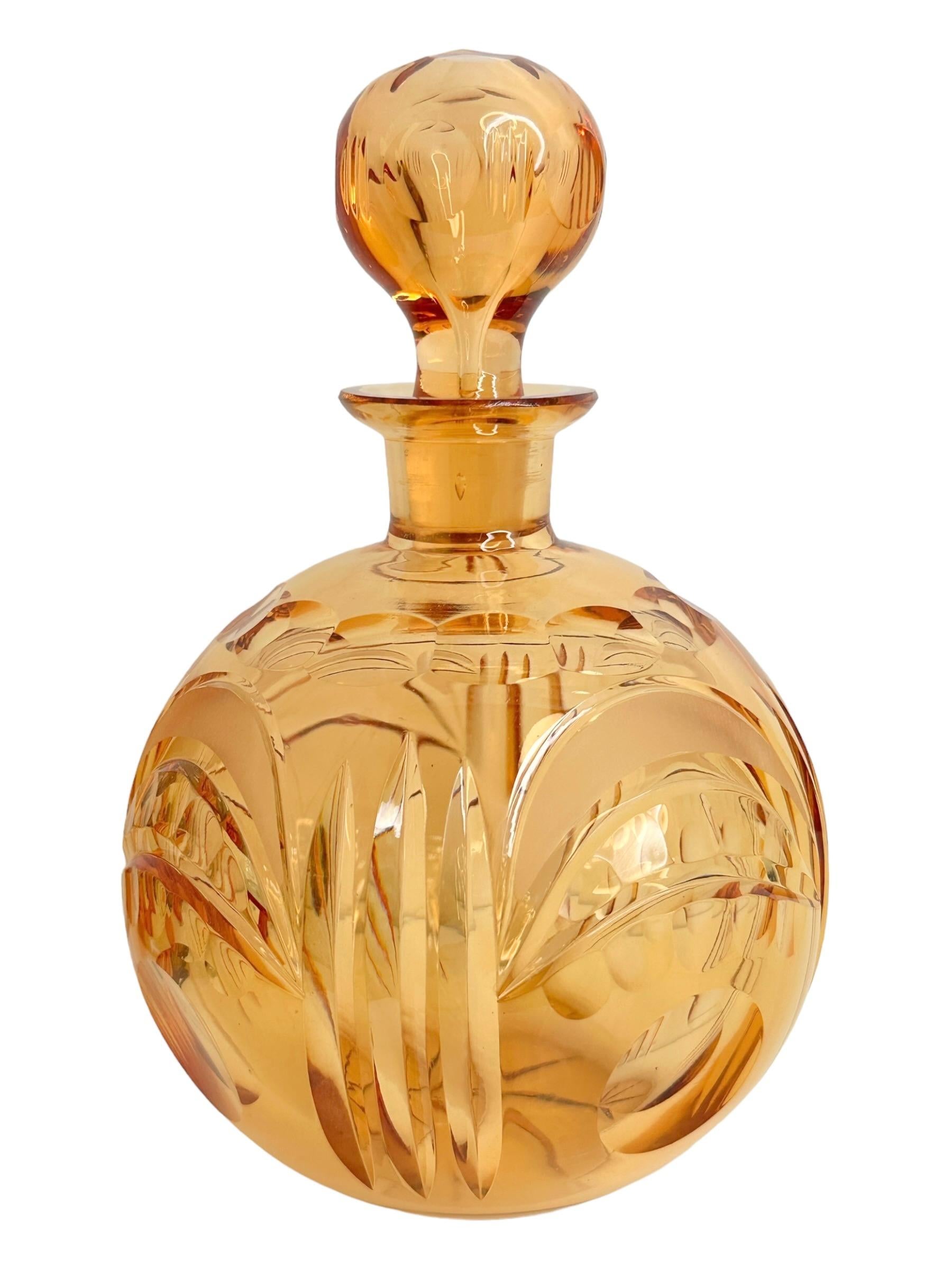 Botella decantadora de vidrio ámbar Art Déco, vintage Austria Años 30 Art Decó en venta