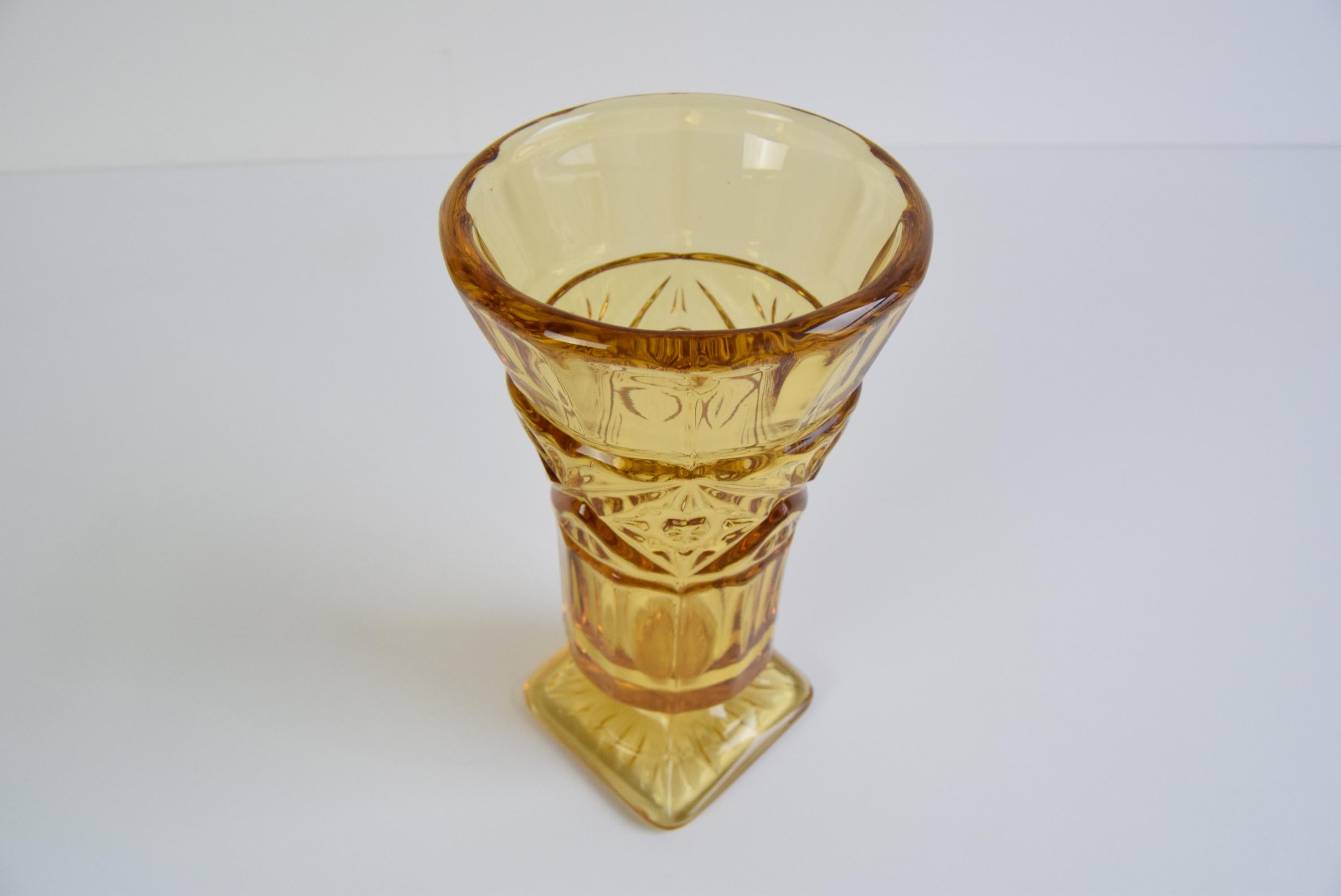 Art Déco Vaso in vetro ambrato Art Deco, anni '40. in vendita